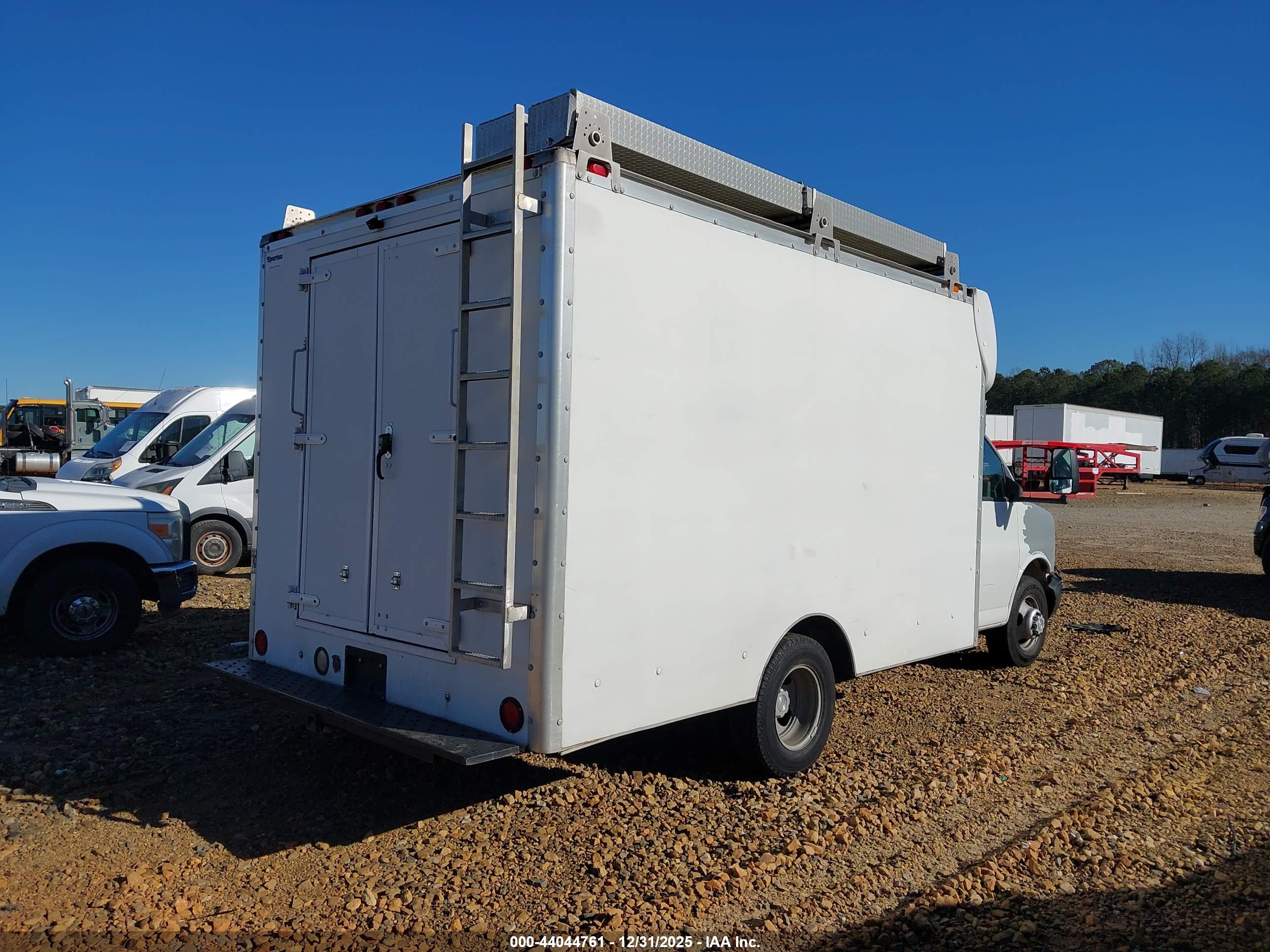CHEVROLET EXPRESS image 4