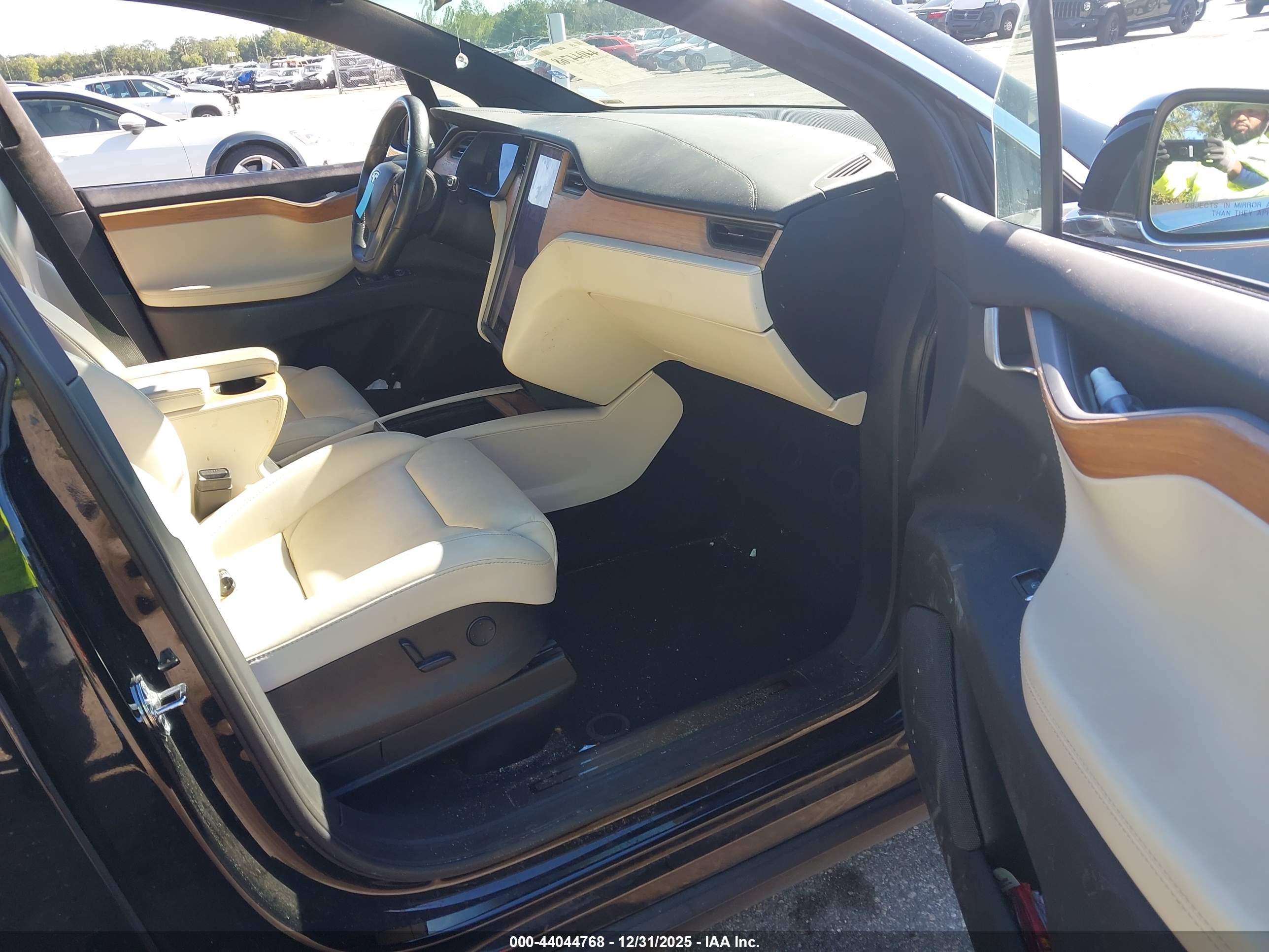 TESLA MODEL image 5