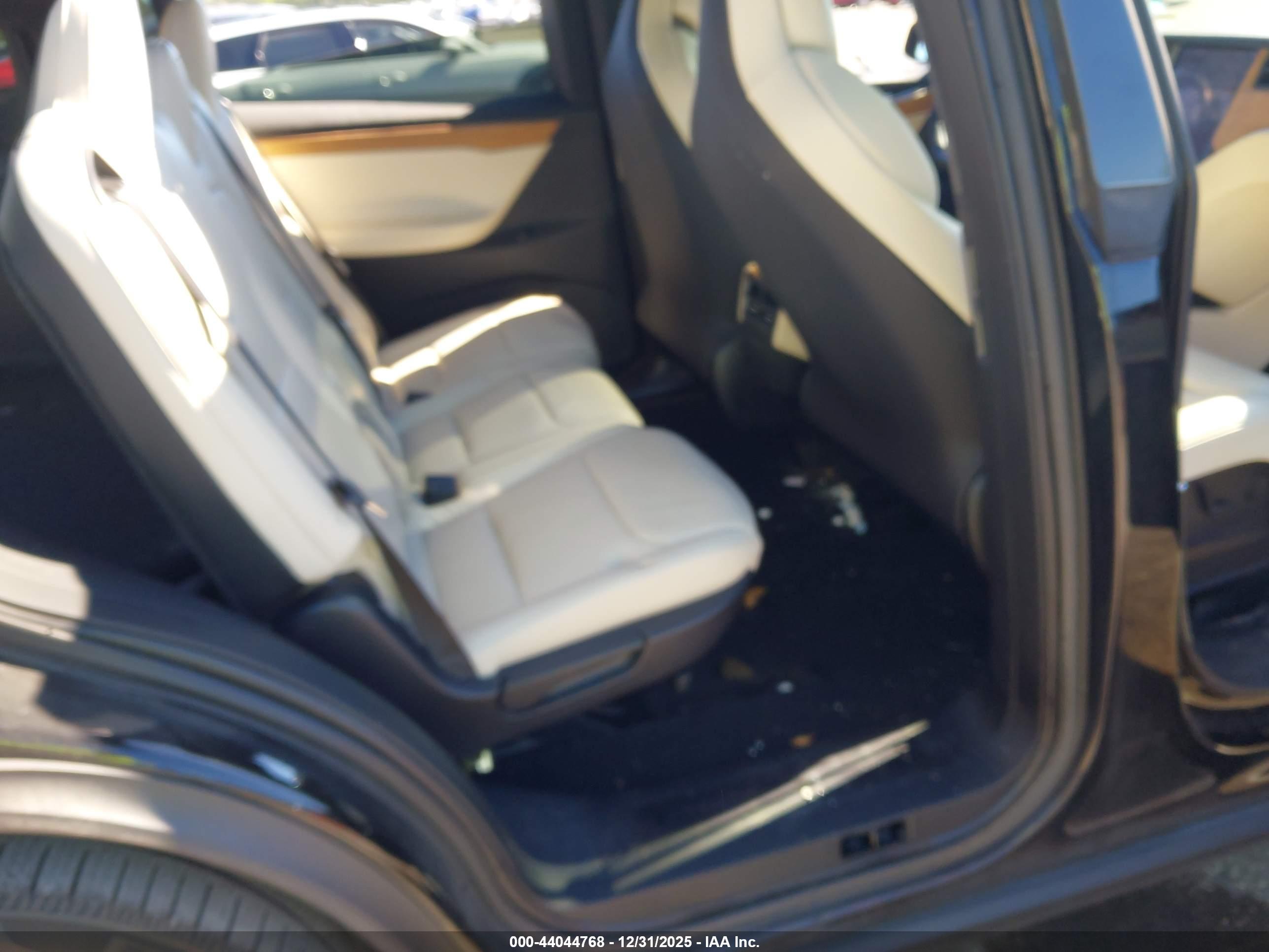 TESLA MODEL image 8