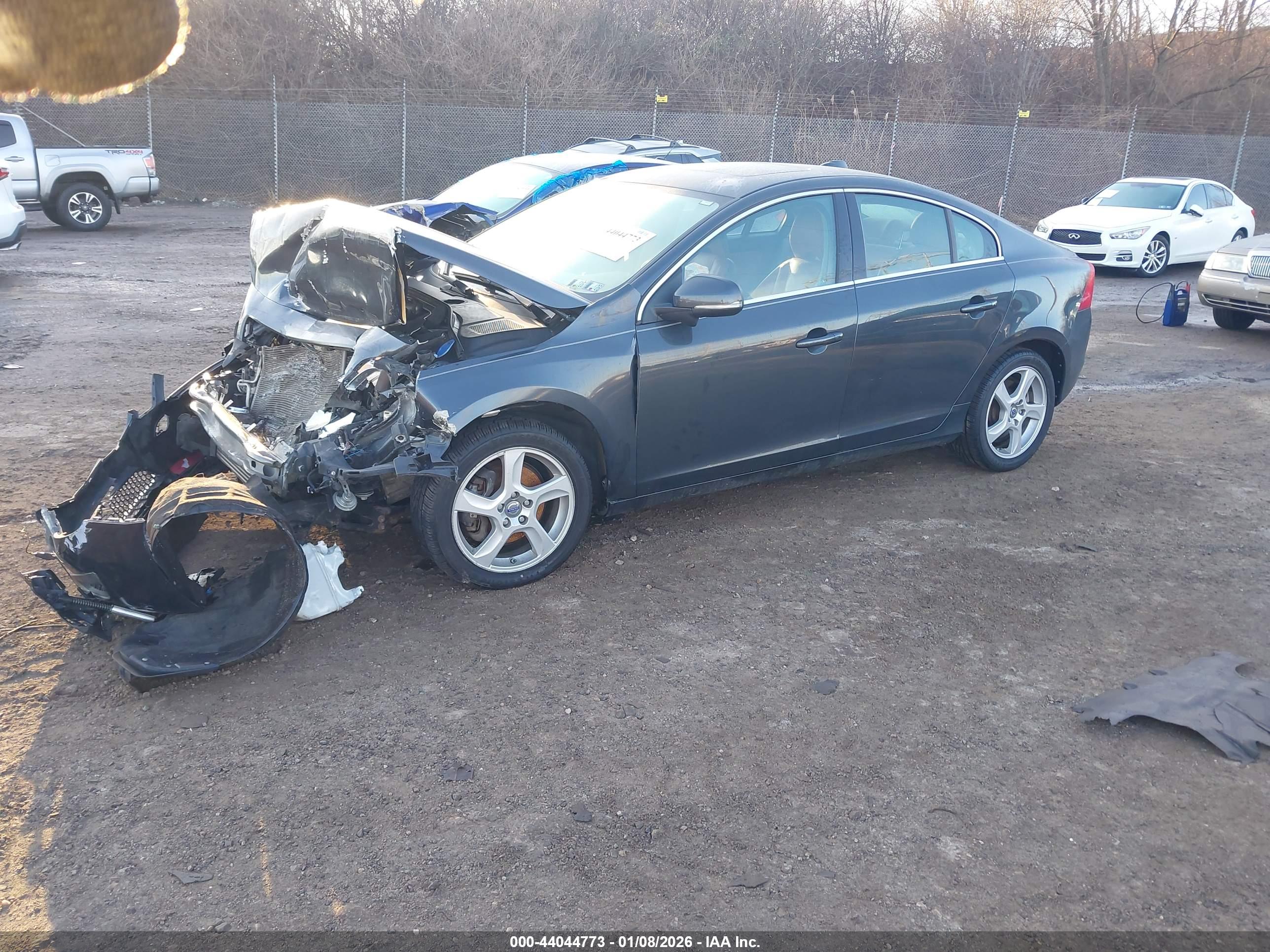 VOLVO S60 image 2