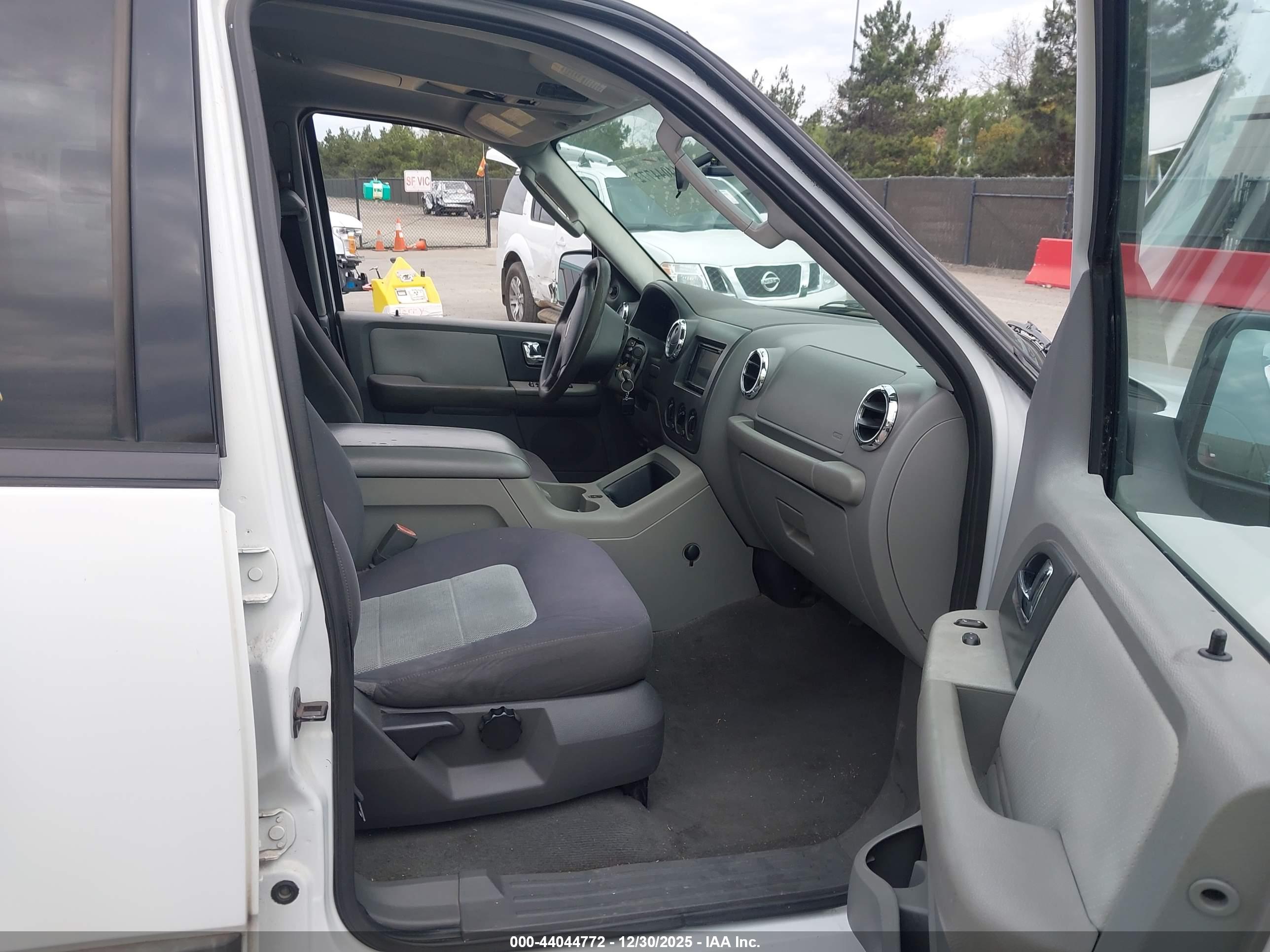 FORD EXPEDITION image 5