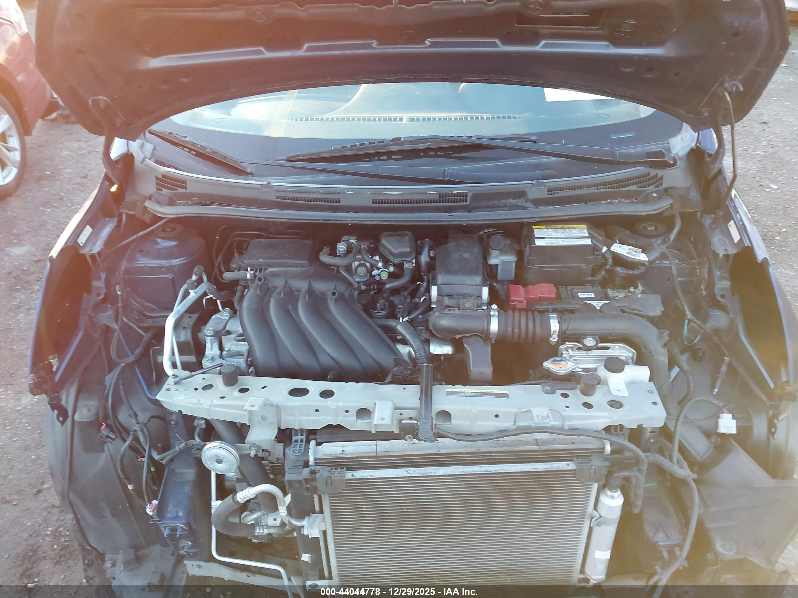 NISSAN VERSA image 10