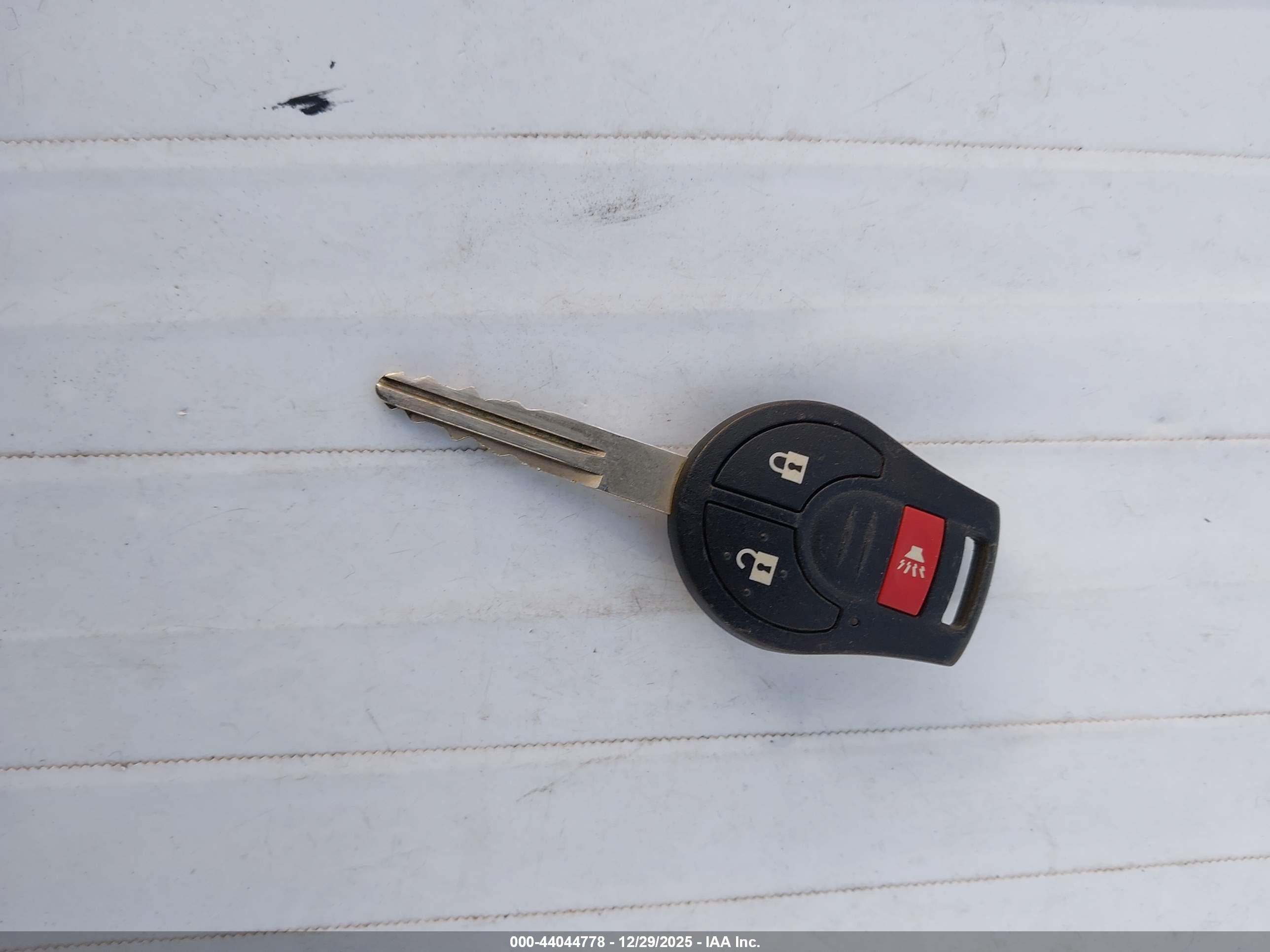 NISSAN VERSA image 11