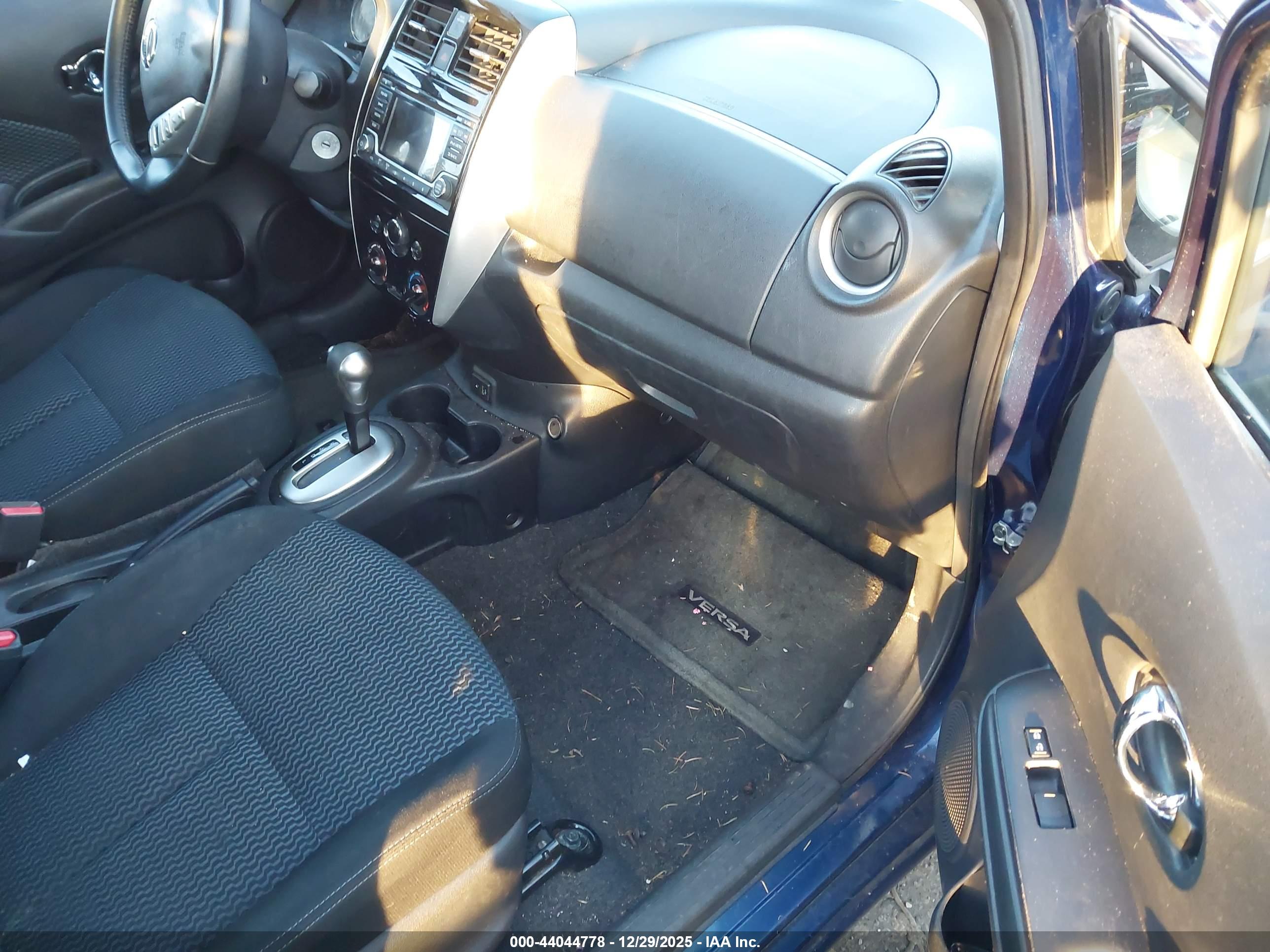 NISSAN VERSA image 5