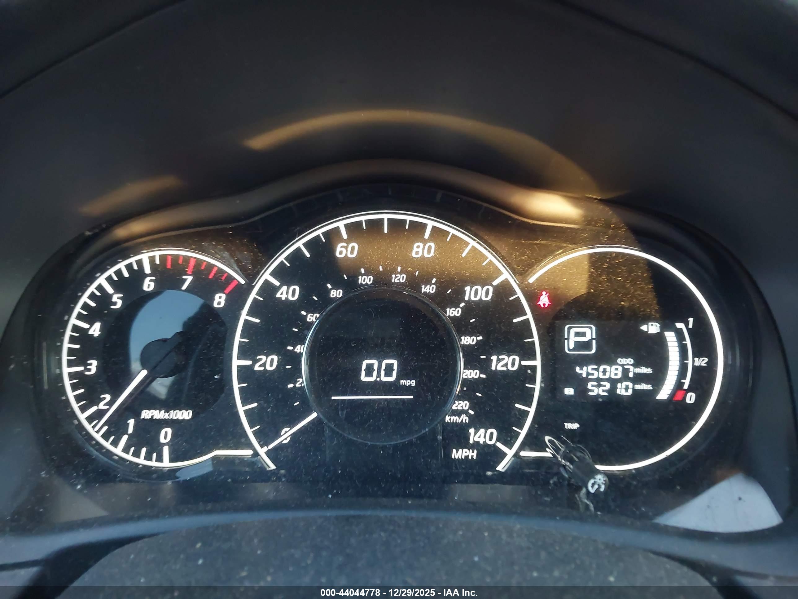 NISSAN VERSA image 7