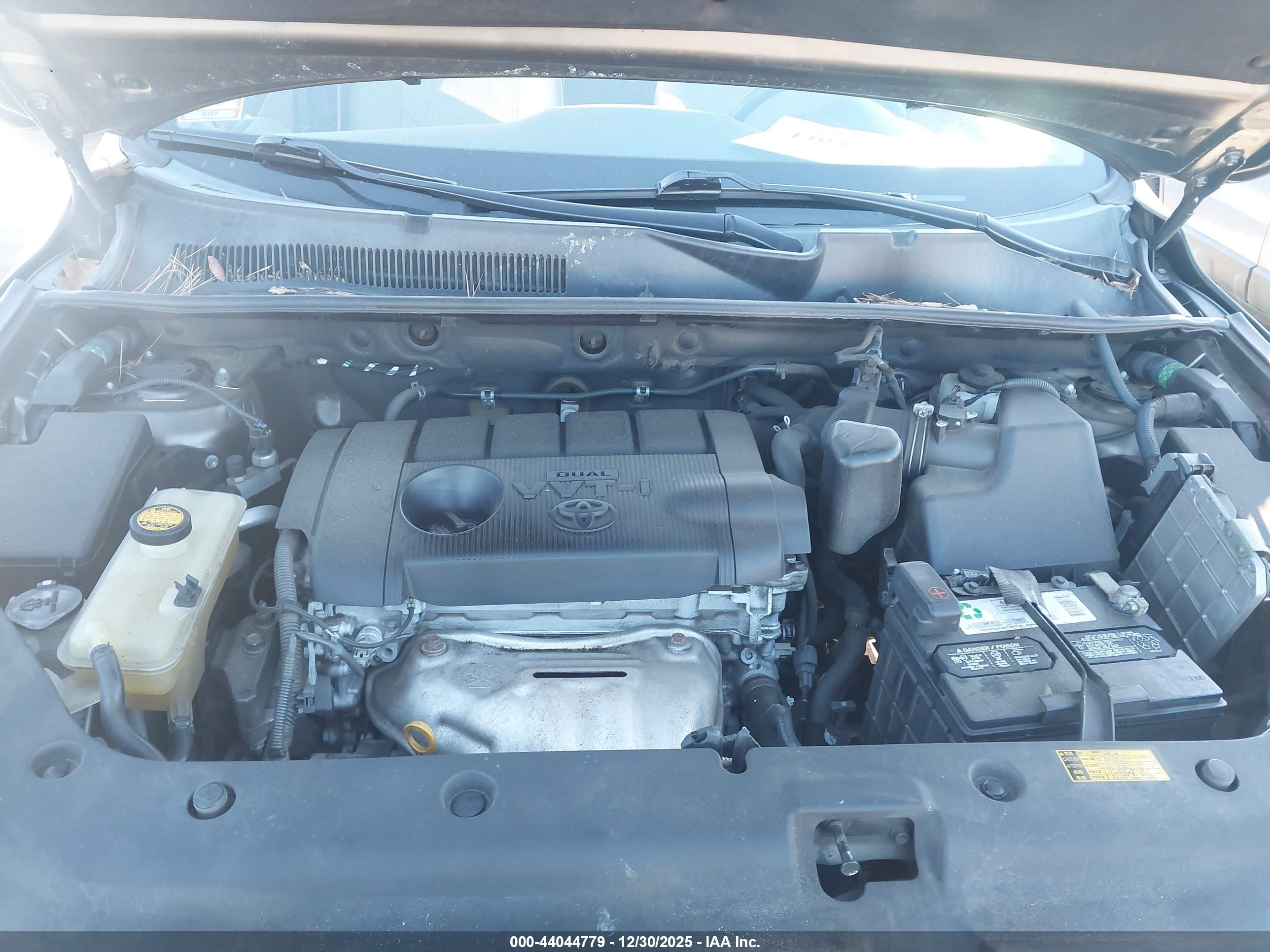 TOYOTA RAV4 image 10