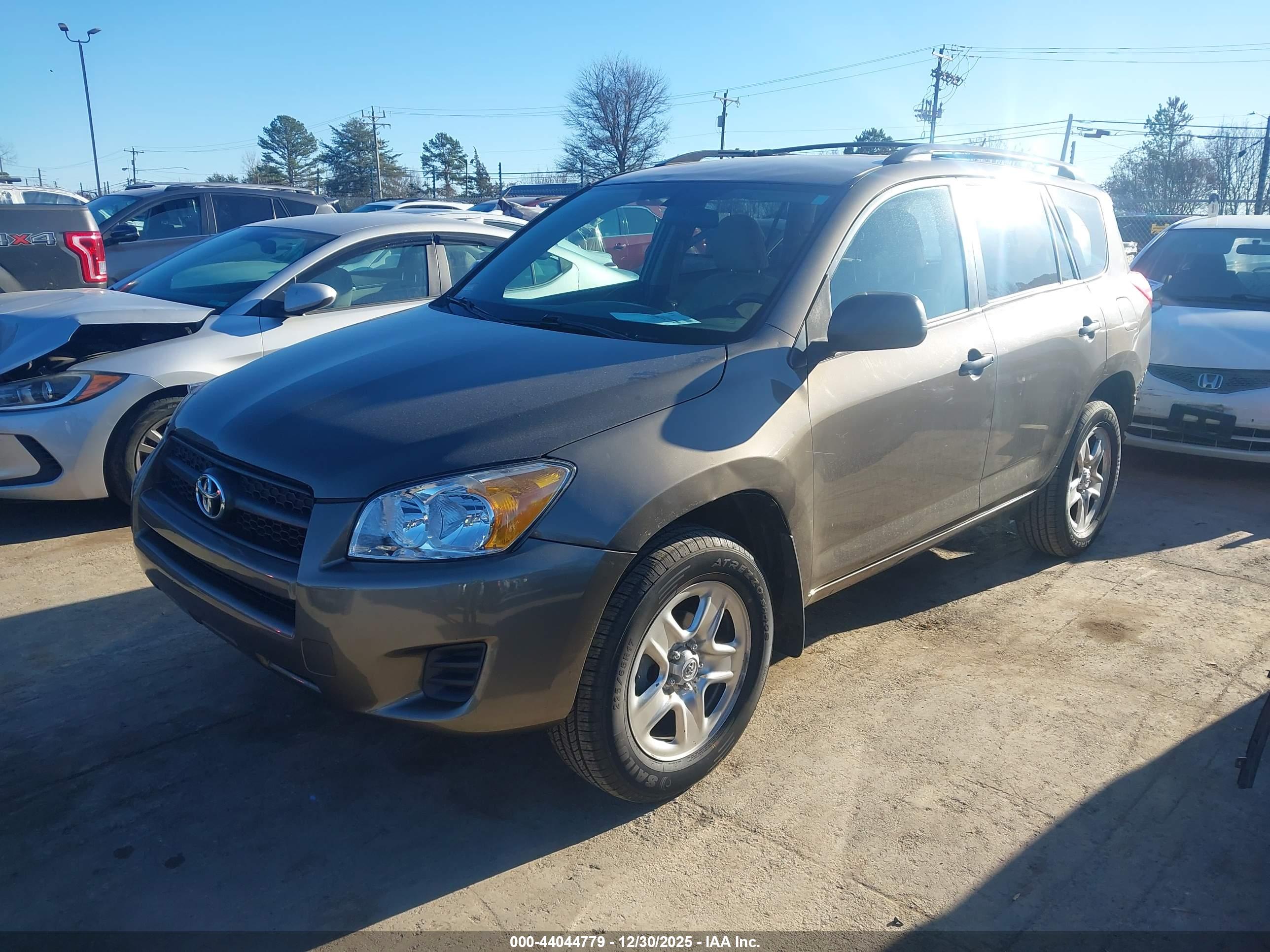 TOYOTA RAV4 image 2