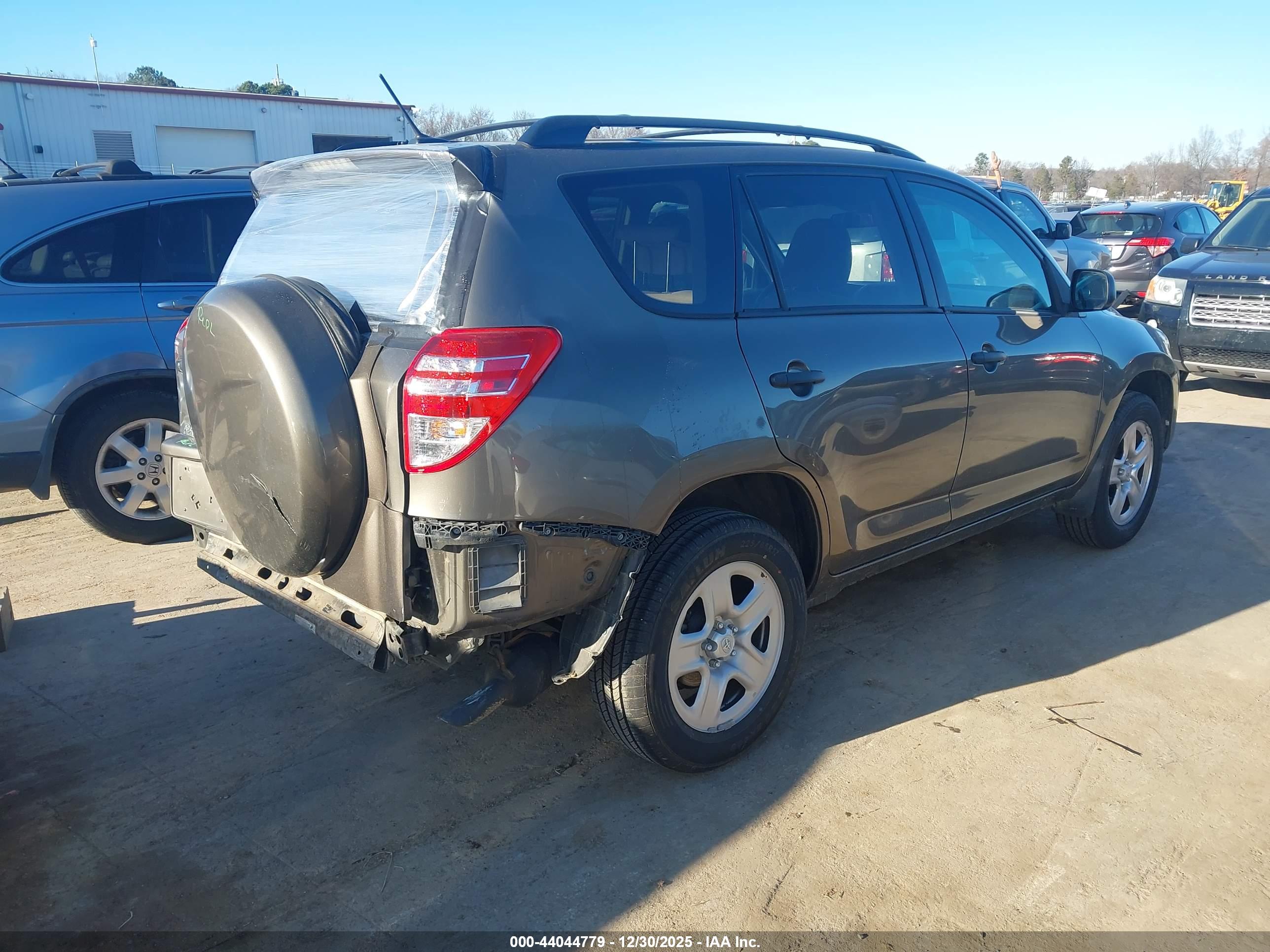 TOYOTA RAV4 image 4