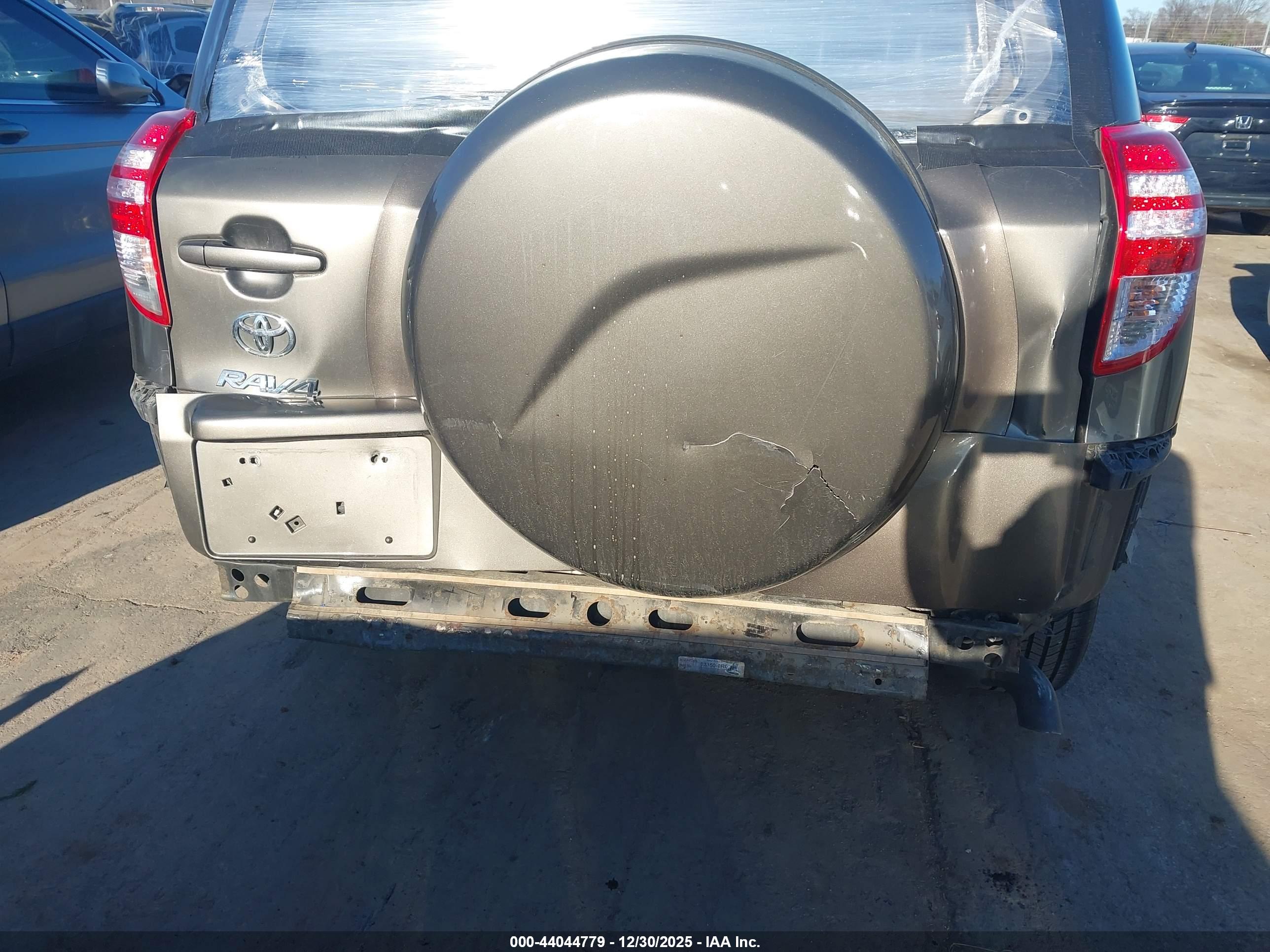 TOYOTA RAV4 image 6