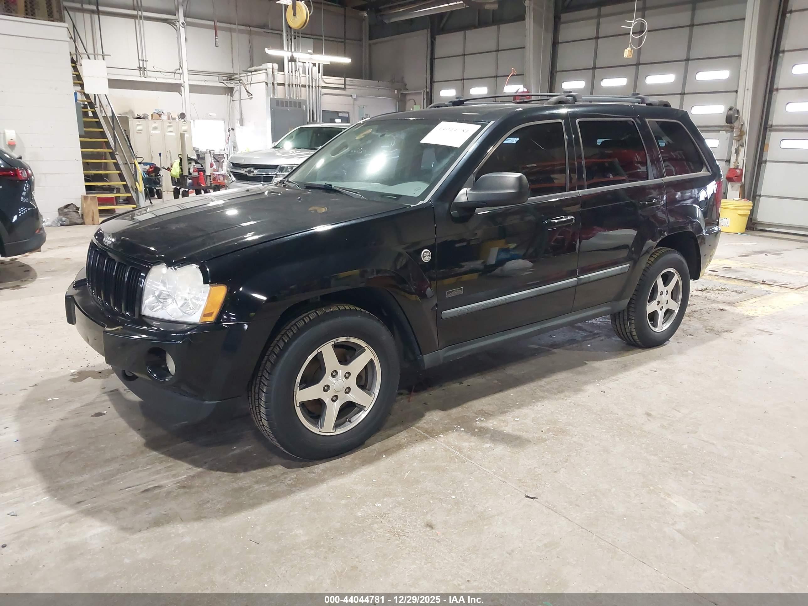 JEEP GRAND image 2