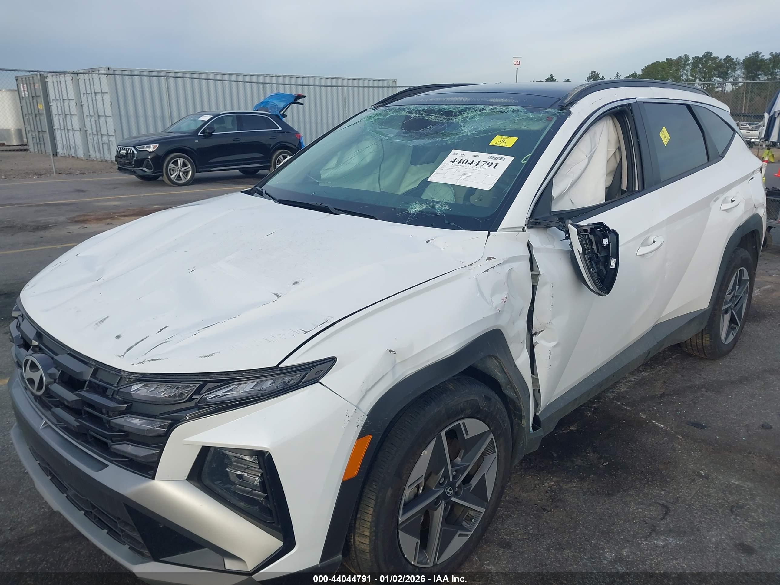 HYUNDAI TUCSON image 6