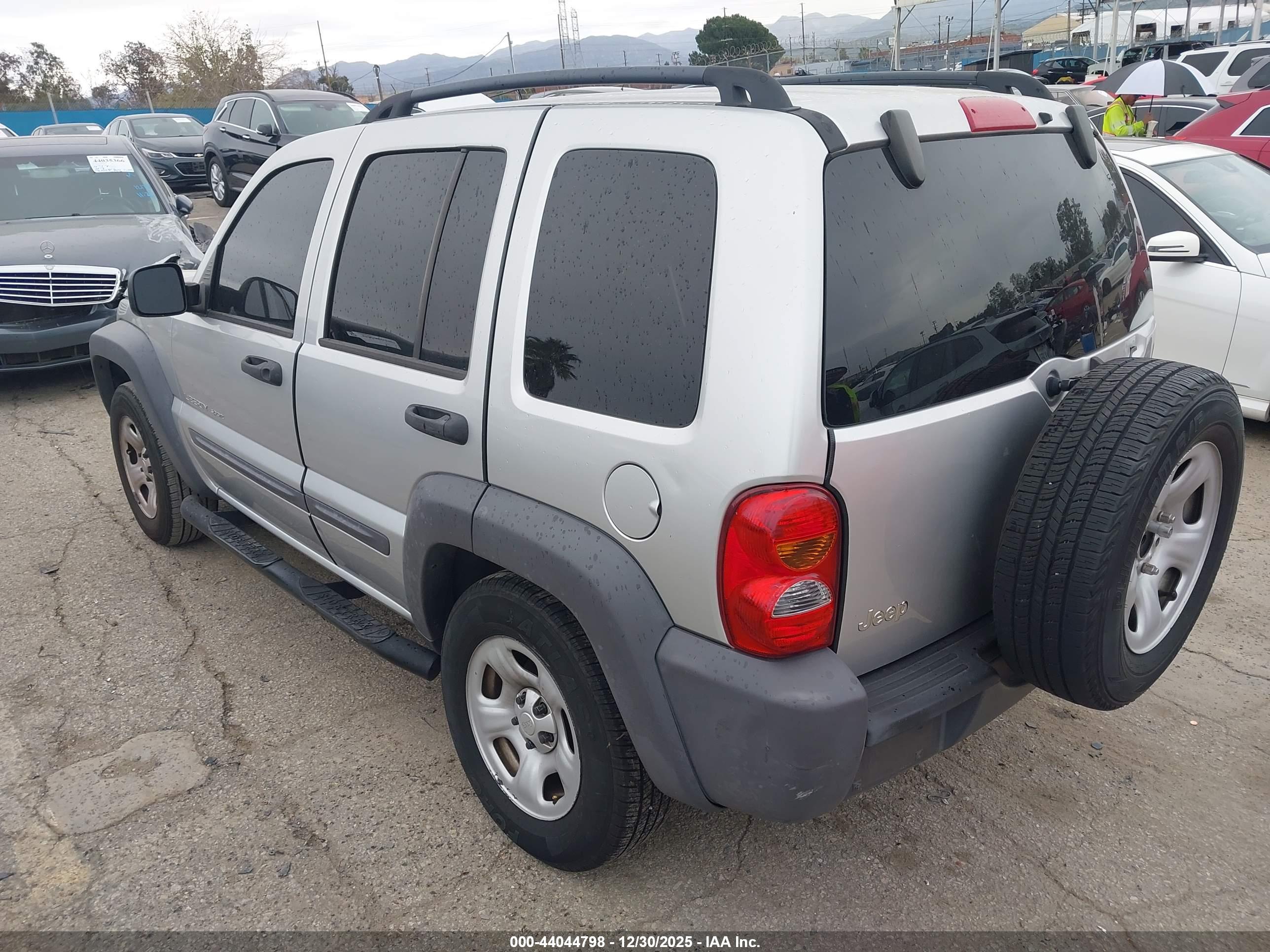 JEEP LIBERTY image 3
