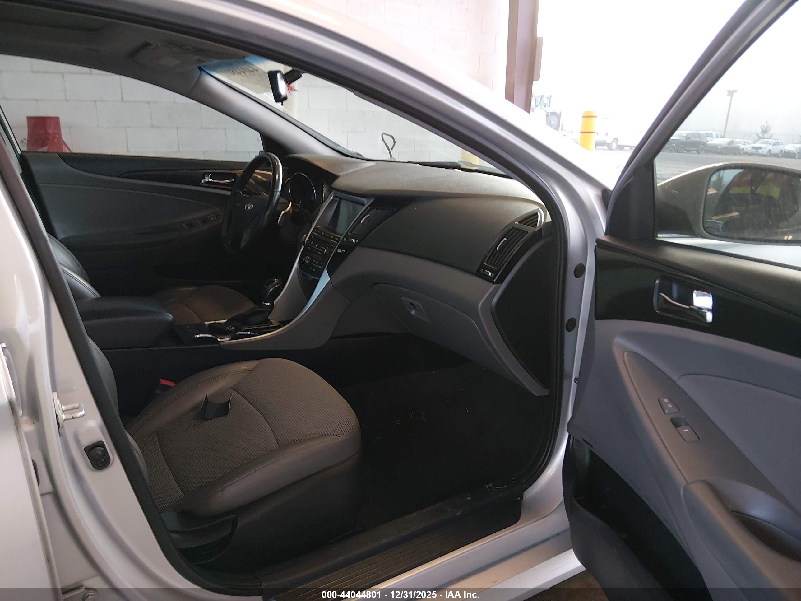 HYUNDAI SONATA image 5