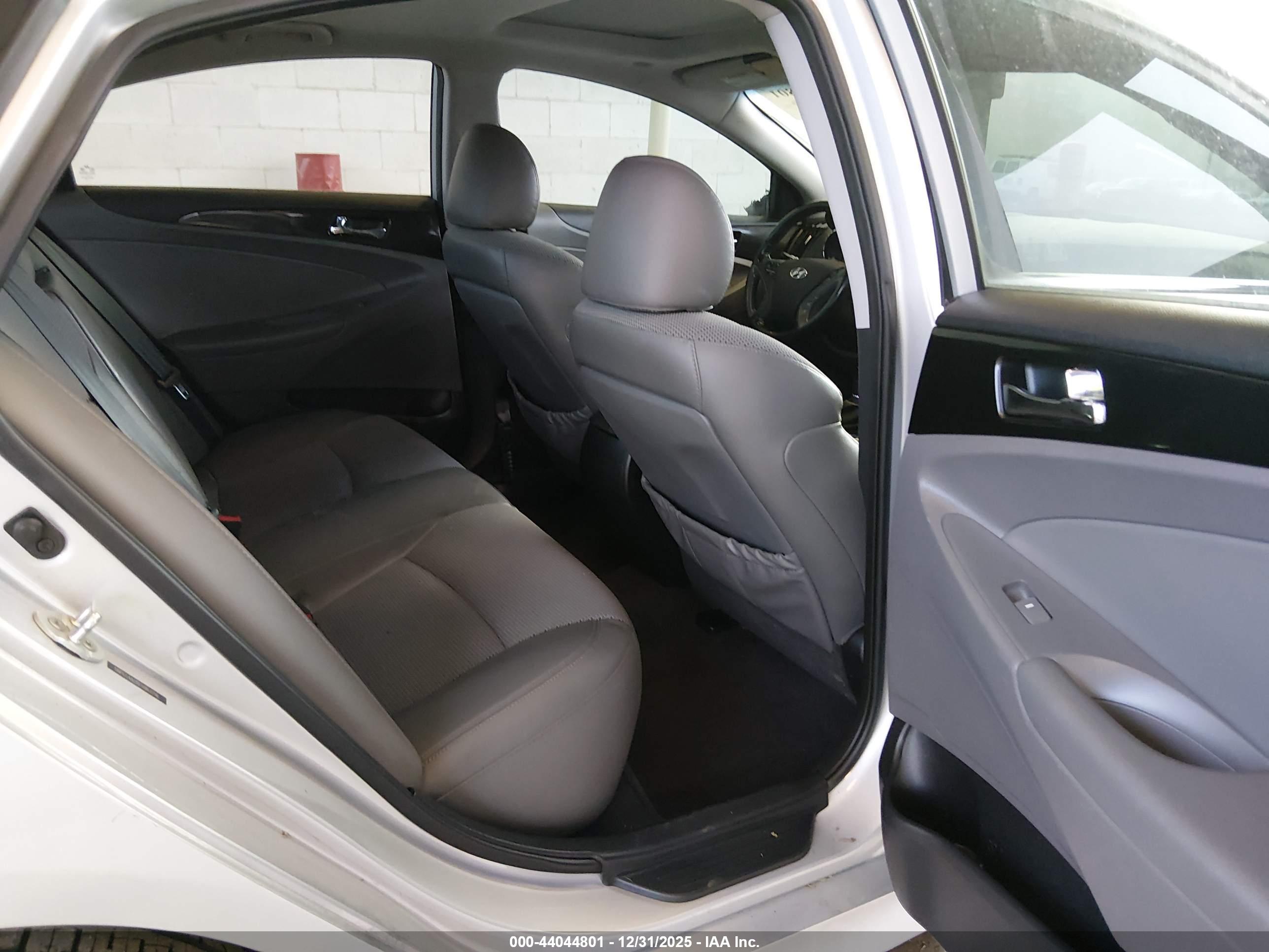HYUNDAI SONATA image 8