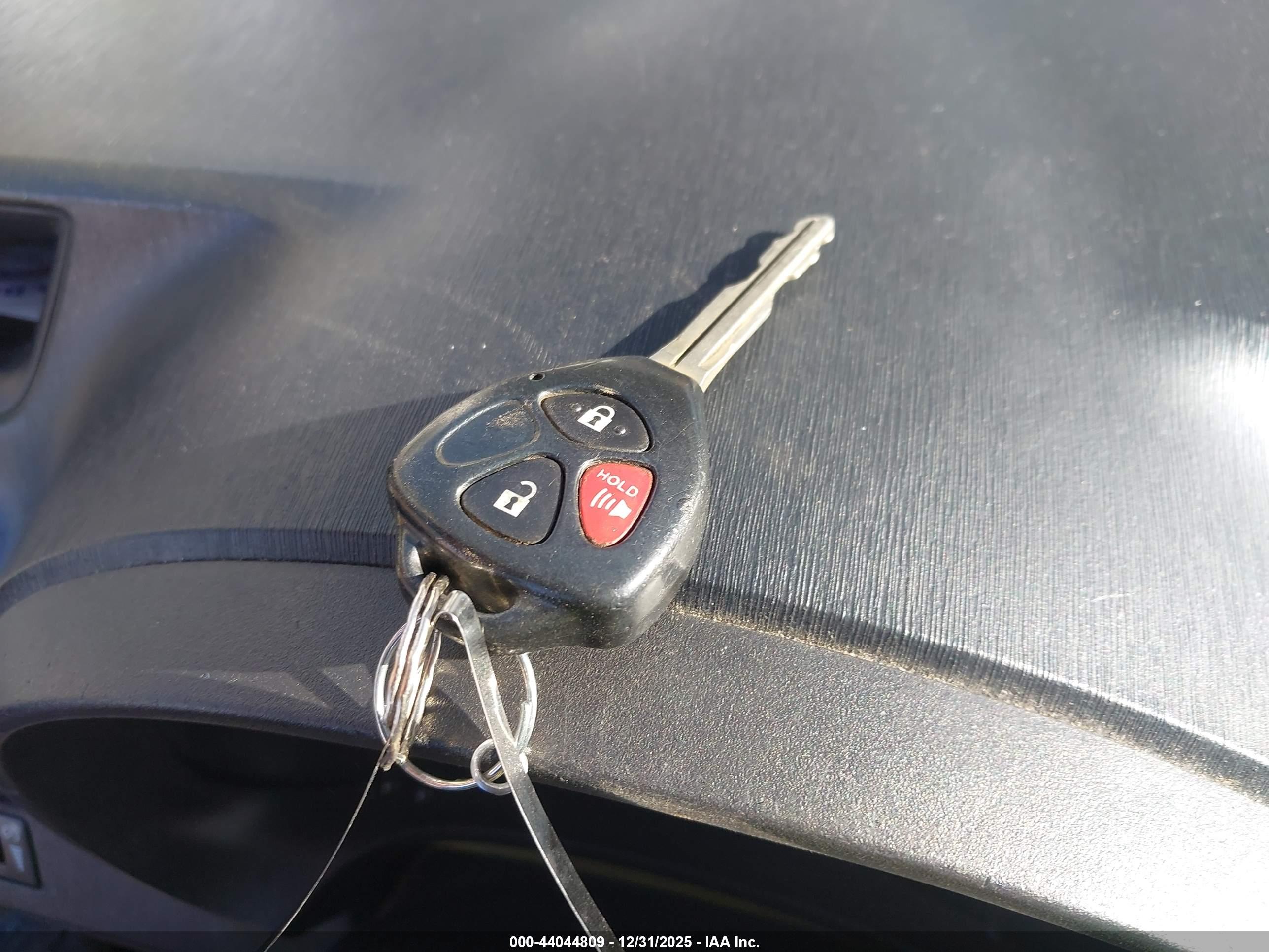 TOYOTA YARIS image 11
