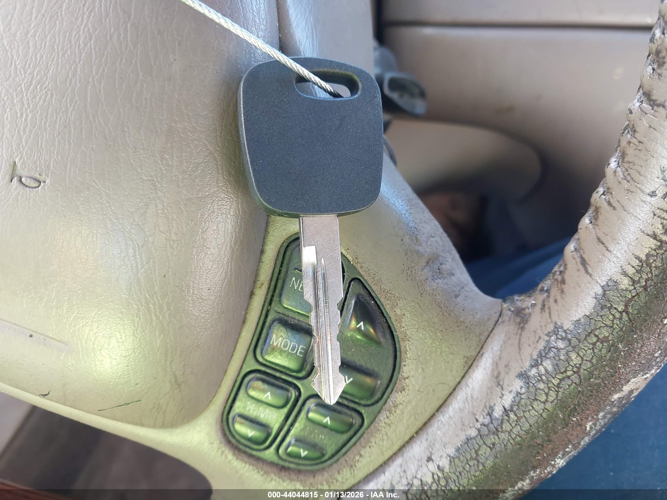 LINCOLN TOWN image 11