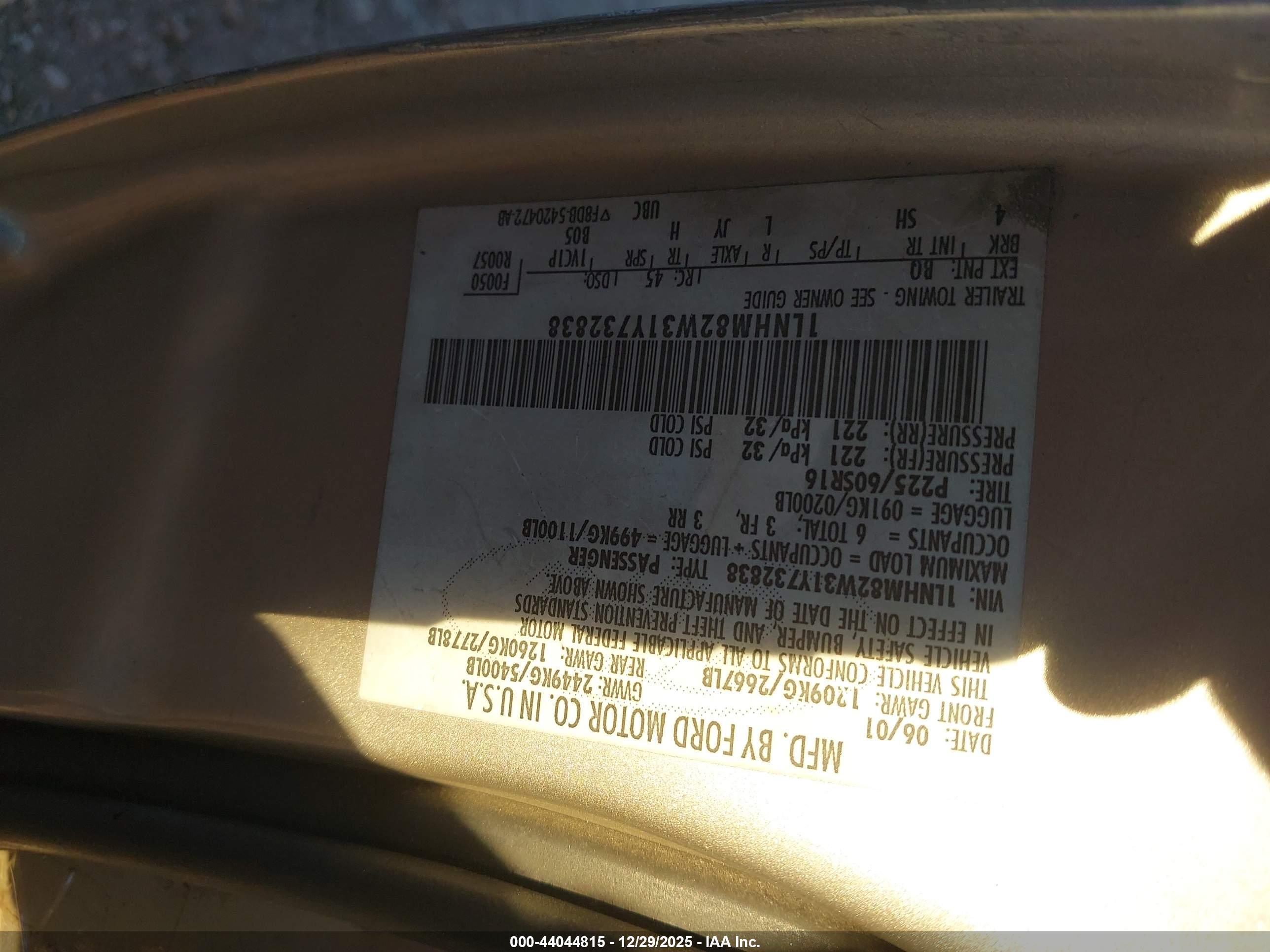 LINCOLN TOWN image 9