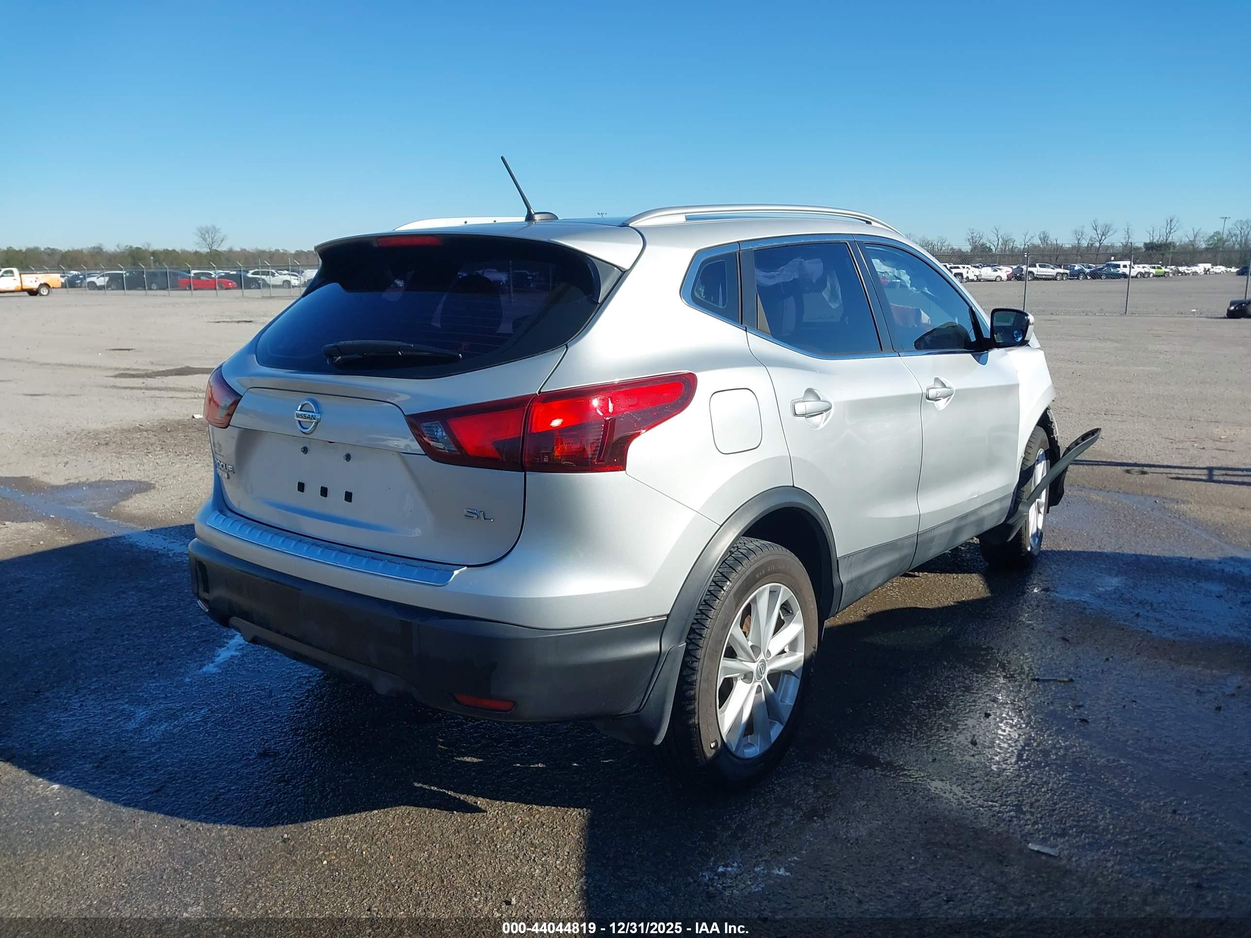NISSAN ROGUE image 4