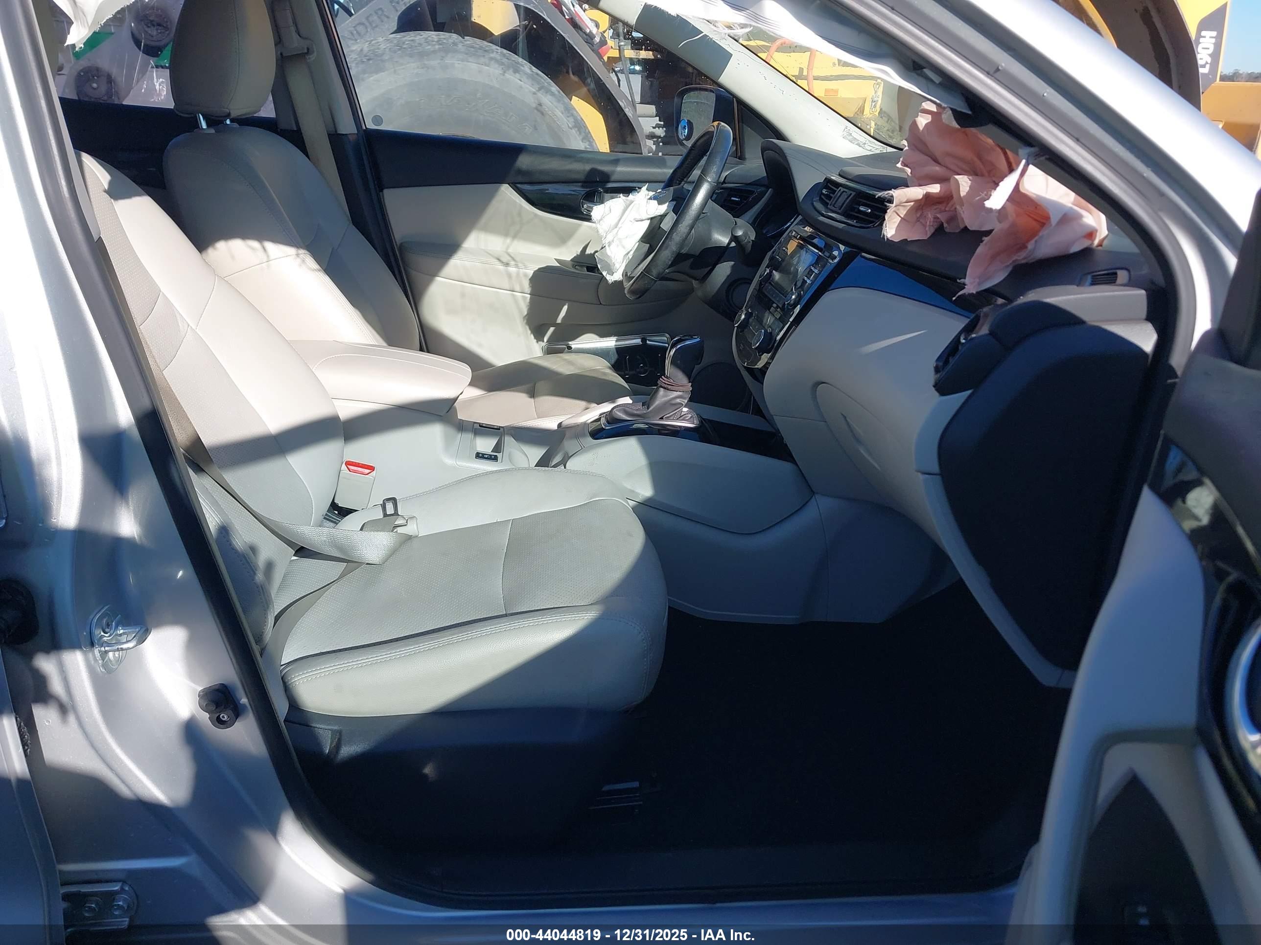 NISSAN ROGUE image 5