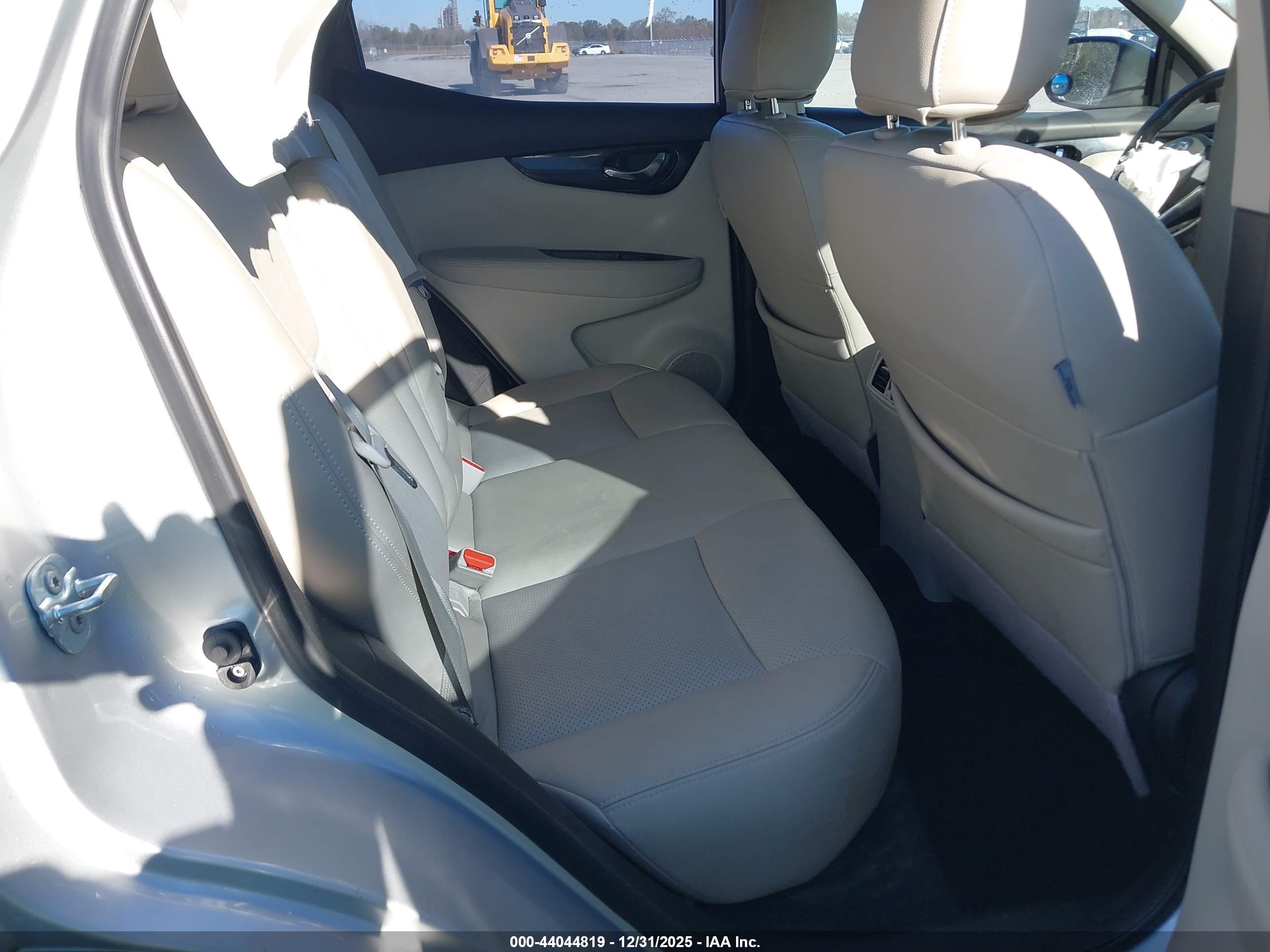 NISSAN ROGUE image 8