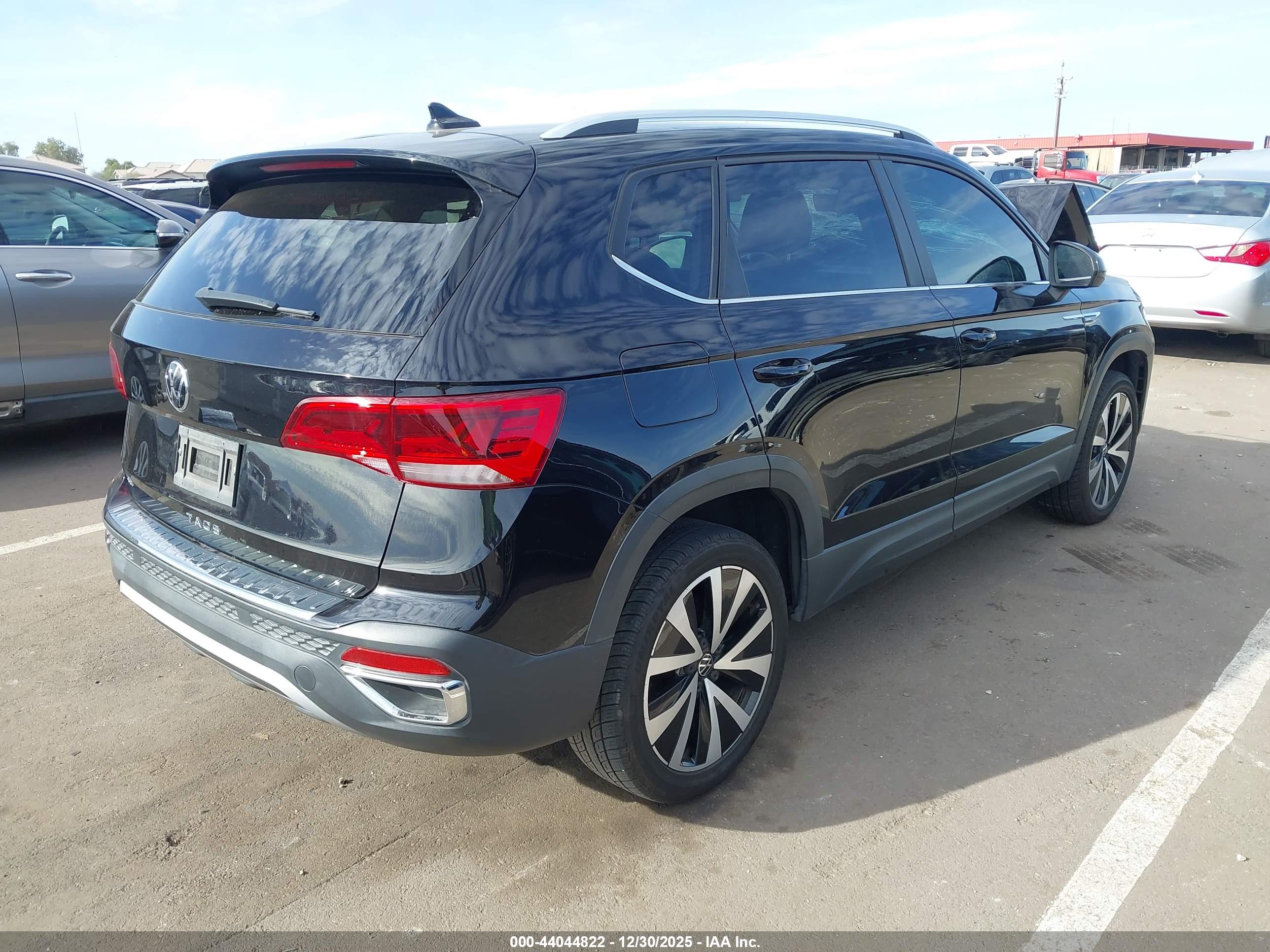 VOLKSWAGEN TAOS image 4