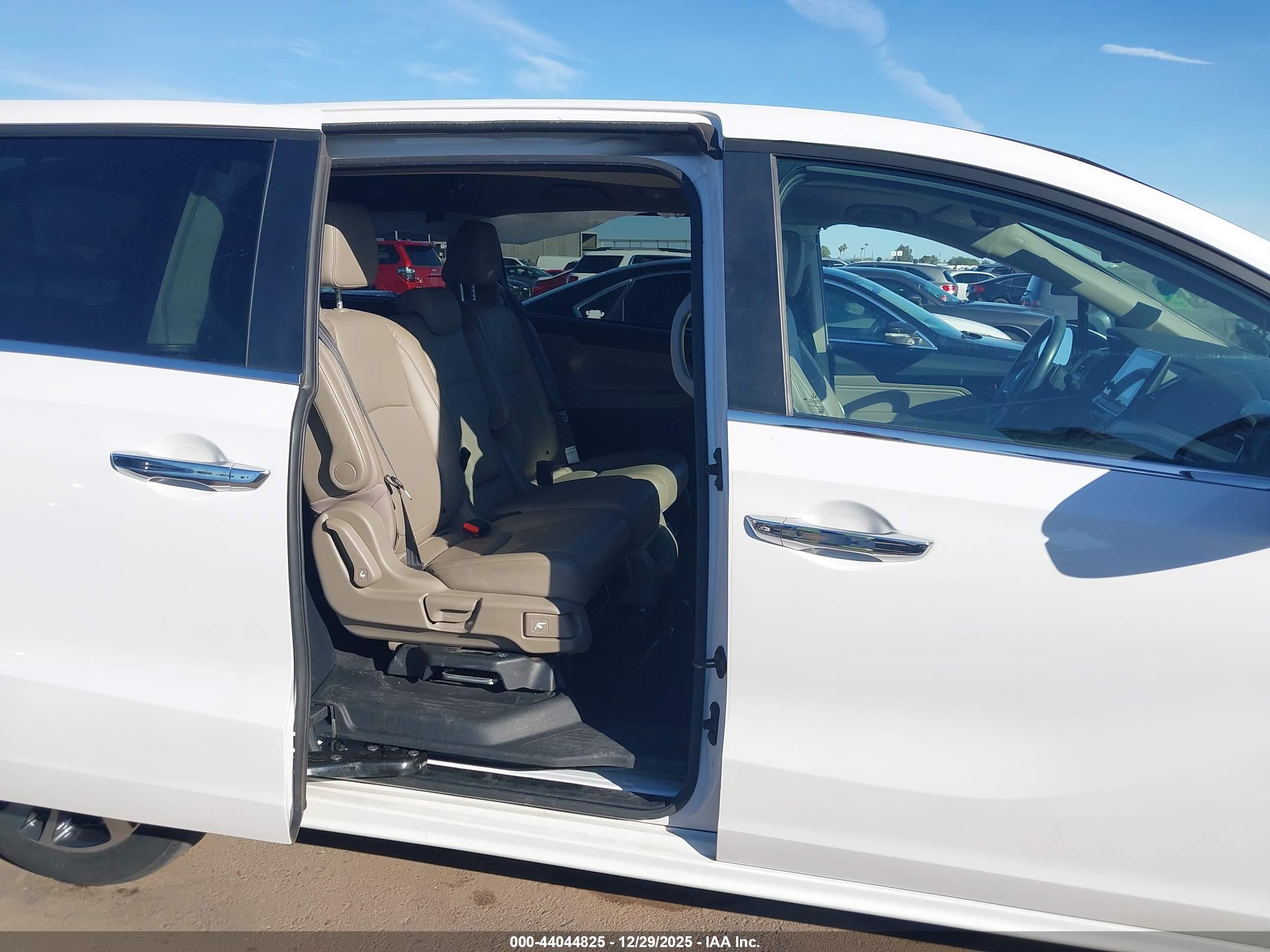 HONDA ODYSSEY image 8