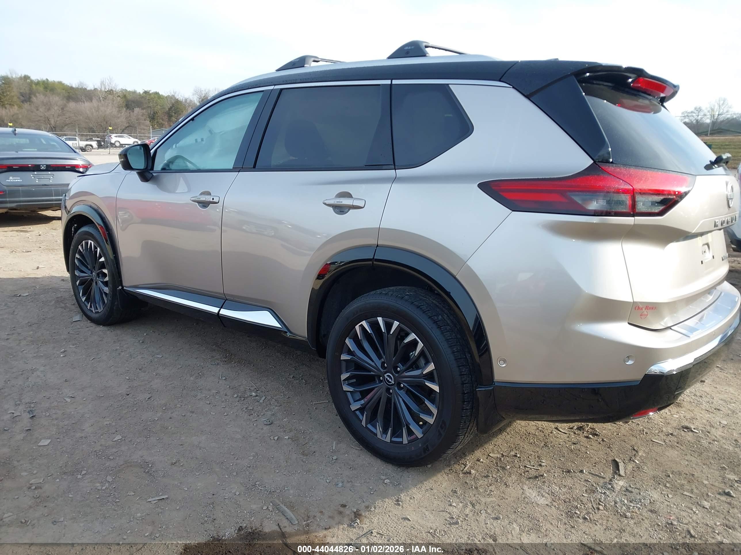 NISSAN ROGUE image 3