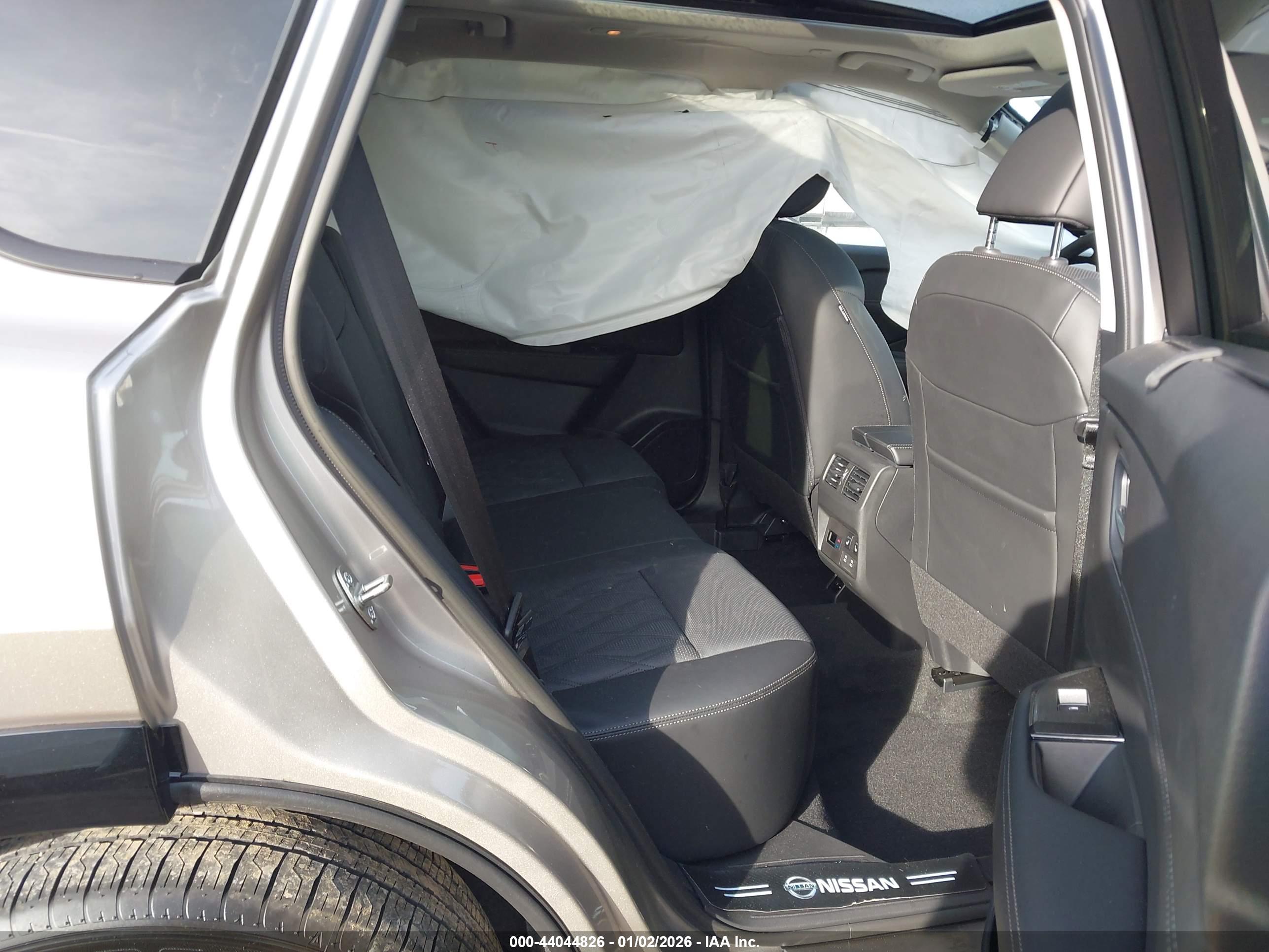 NISSAN ROGUE image 8
