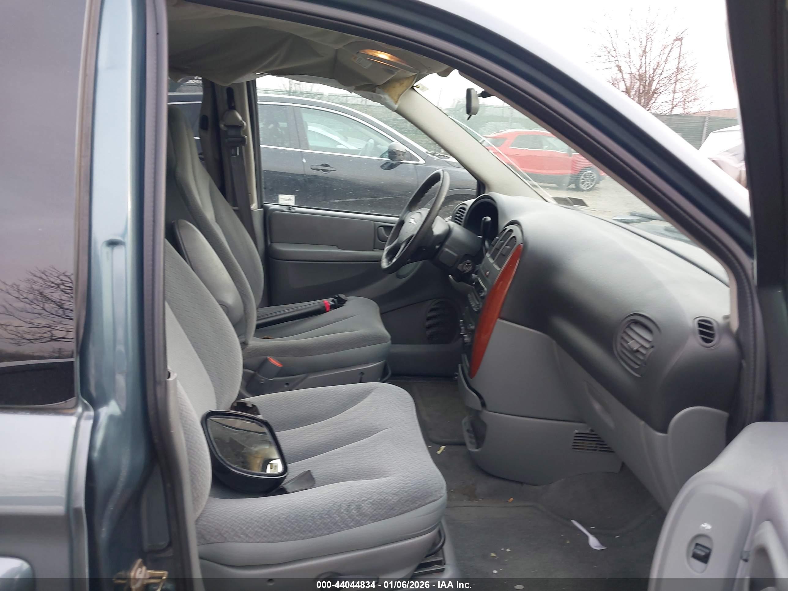 CHRYSLER TOWN image 5