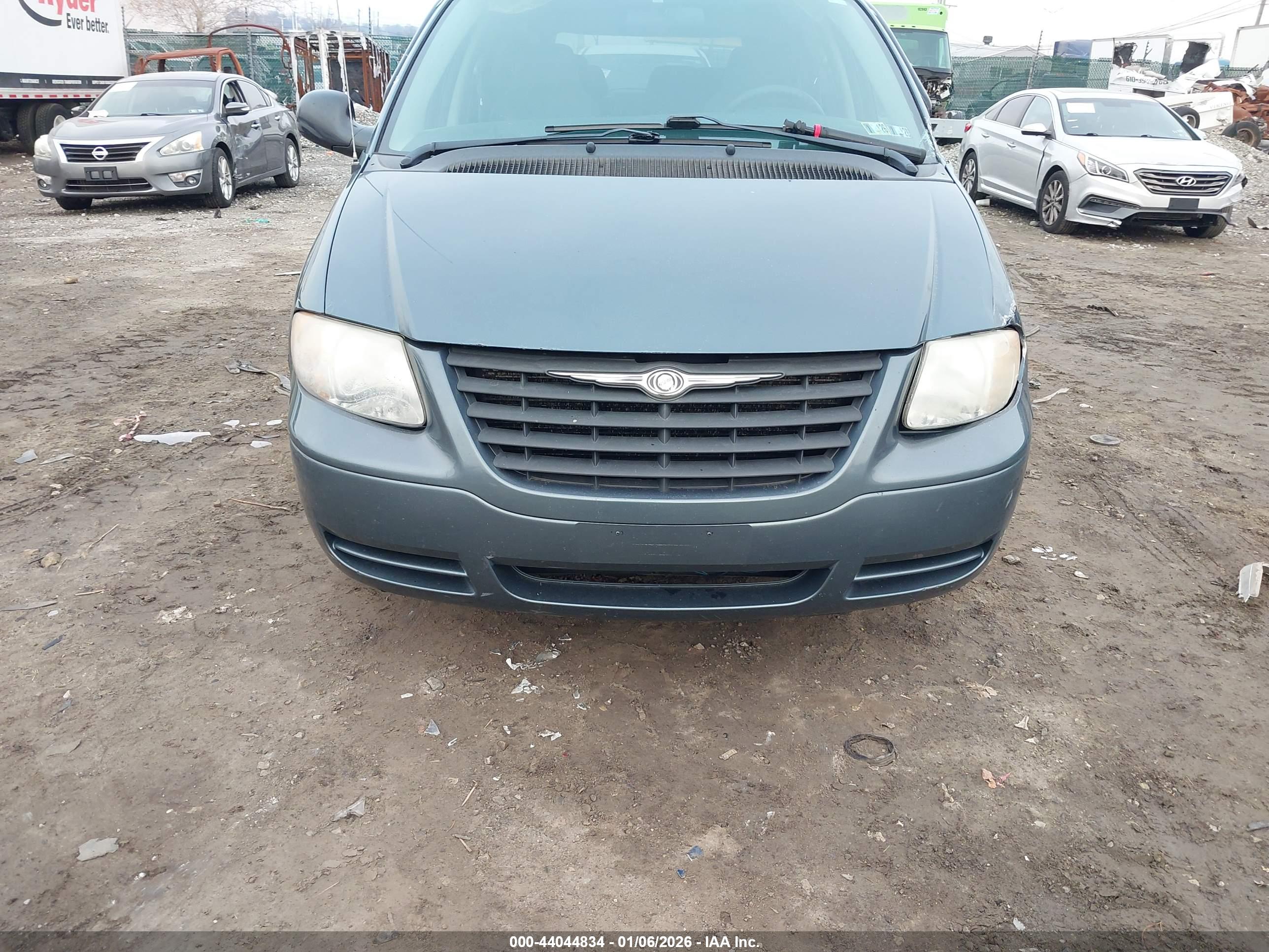 CHRYSLER TOWN image 6
