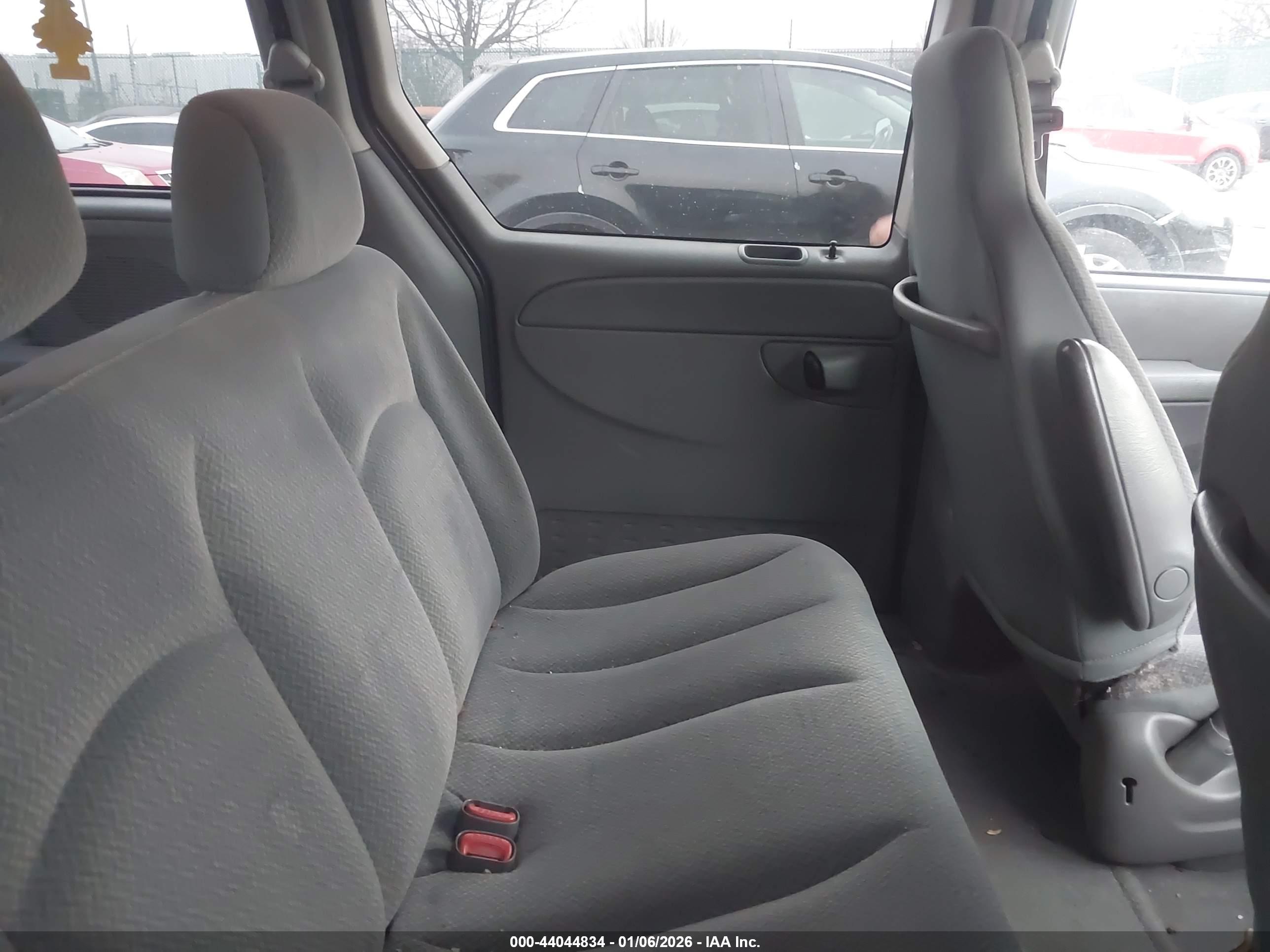 CHRYSLER TOWN image 8