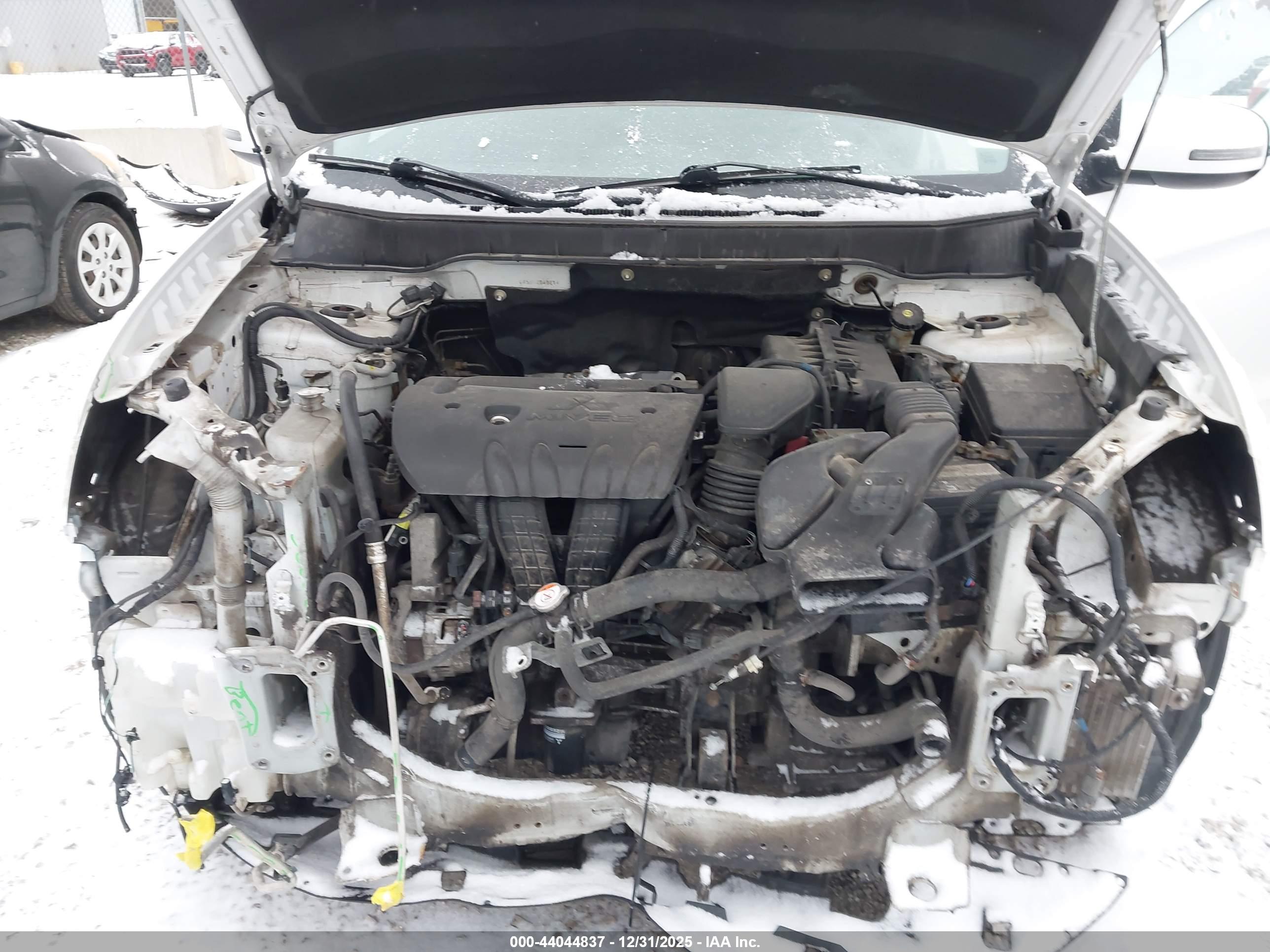 MITSUBISHI OUTLANDER image 10