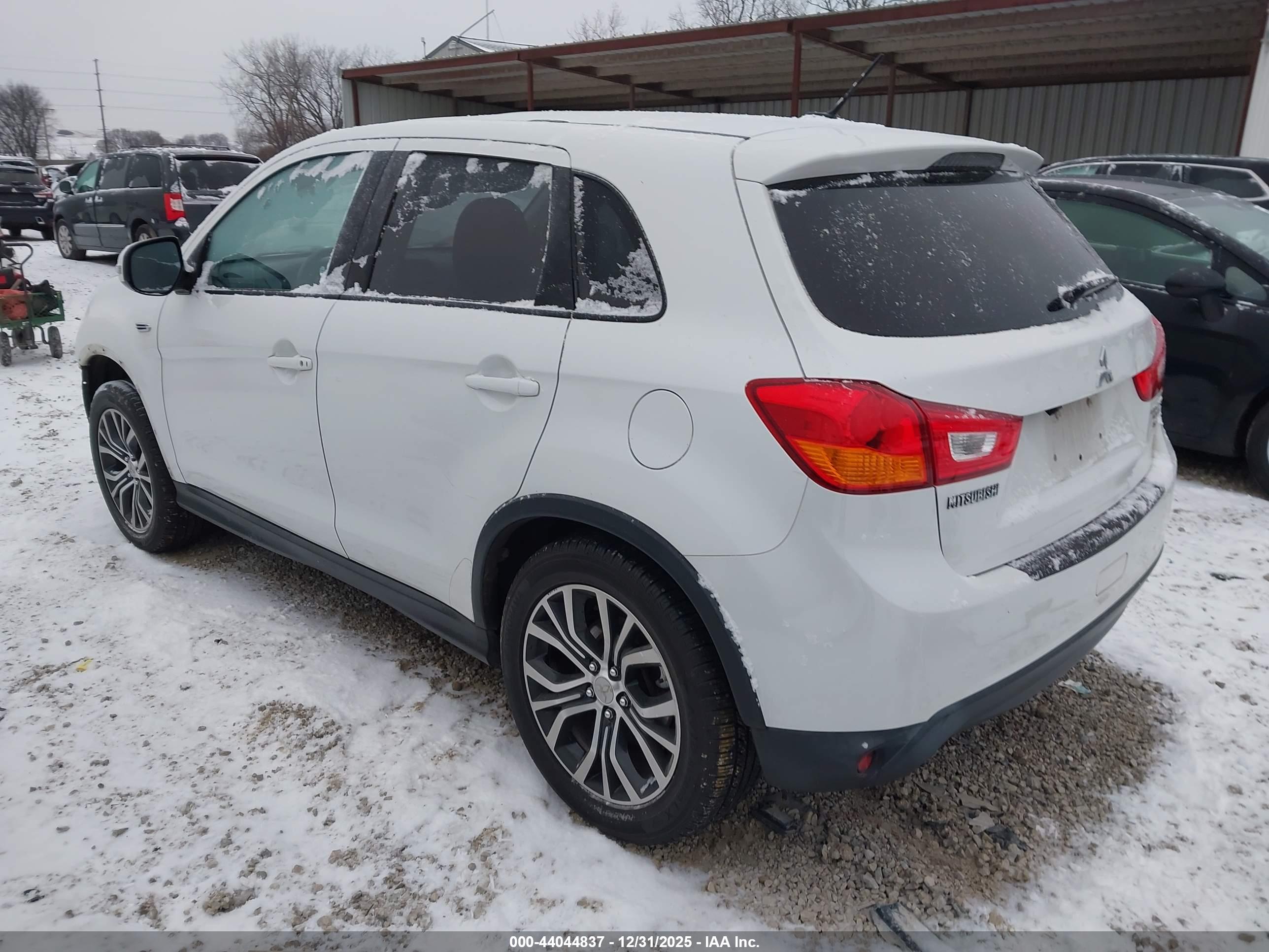 MITSUBISHI OUTLANDER image 3