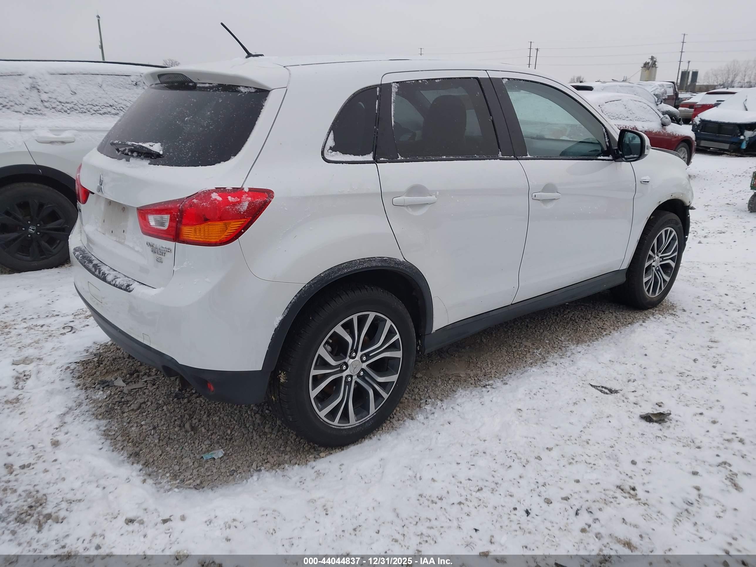 MITSUBISHI OUTLANDER image 4