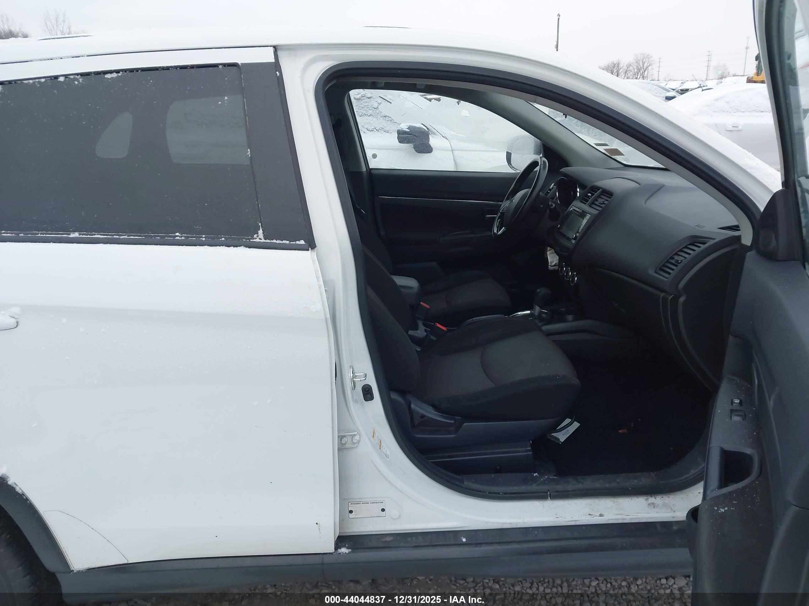MITSUBISHI OUTLANDER image 5