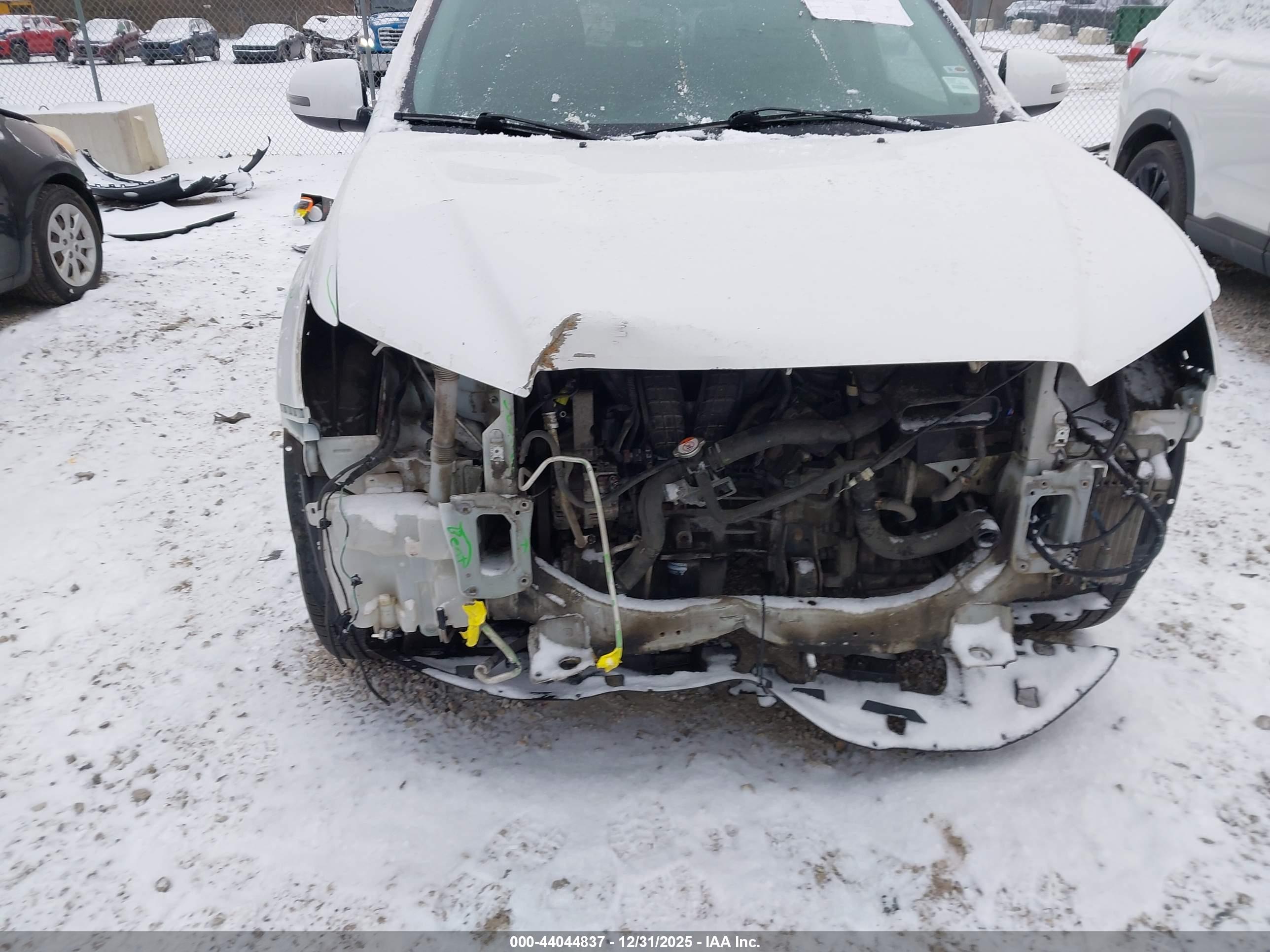 MITSUBISHI OUTLANDER image 6