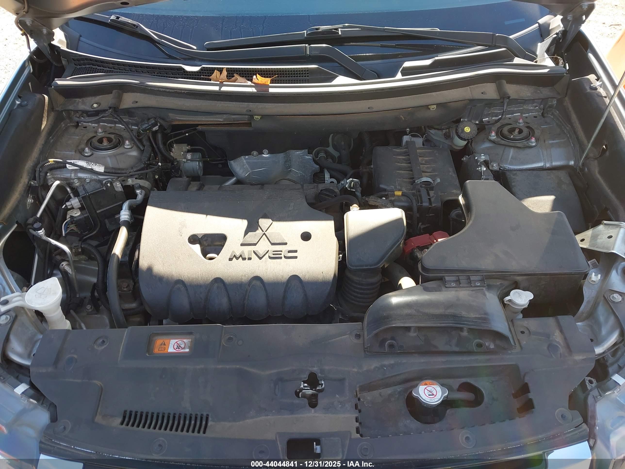 MITSUBISHI OUTLANDER image 10
