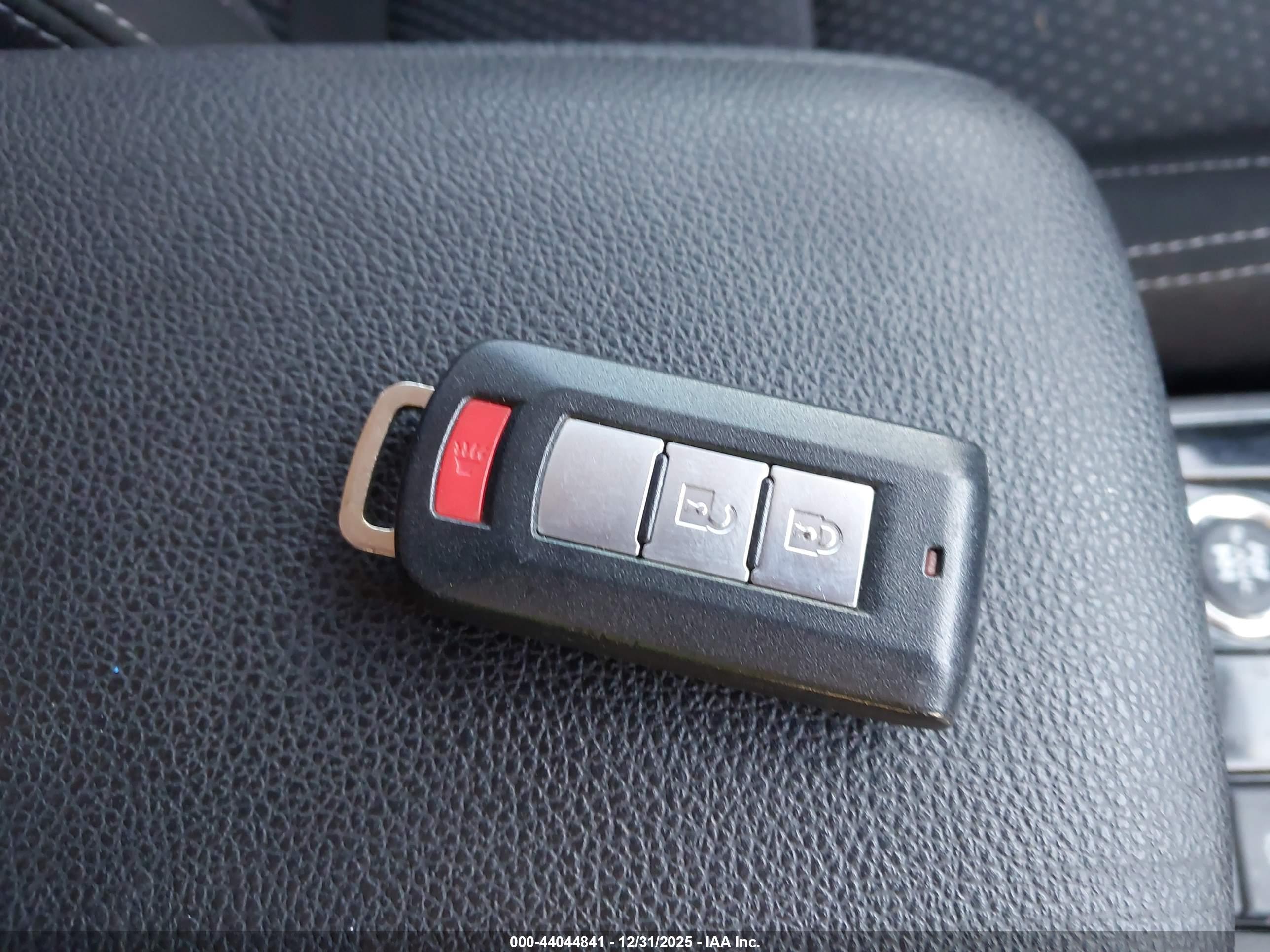 MITSUBISHI OUTLANDER image 11