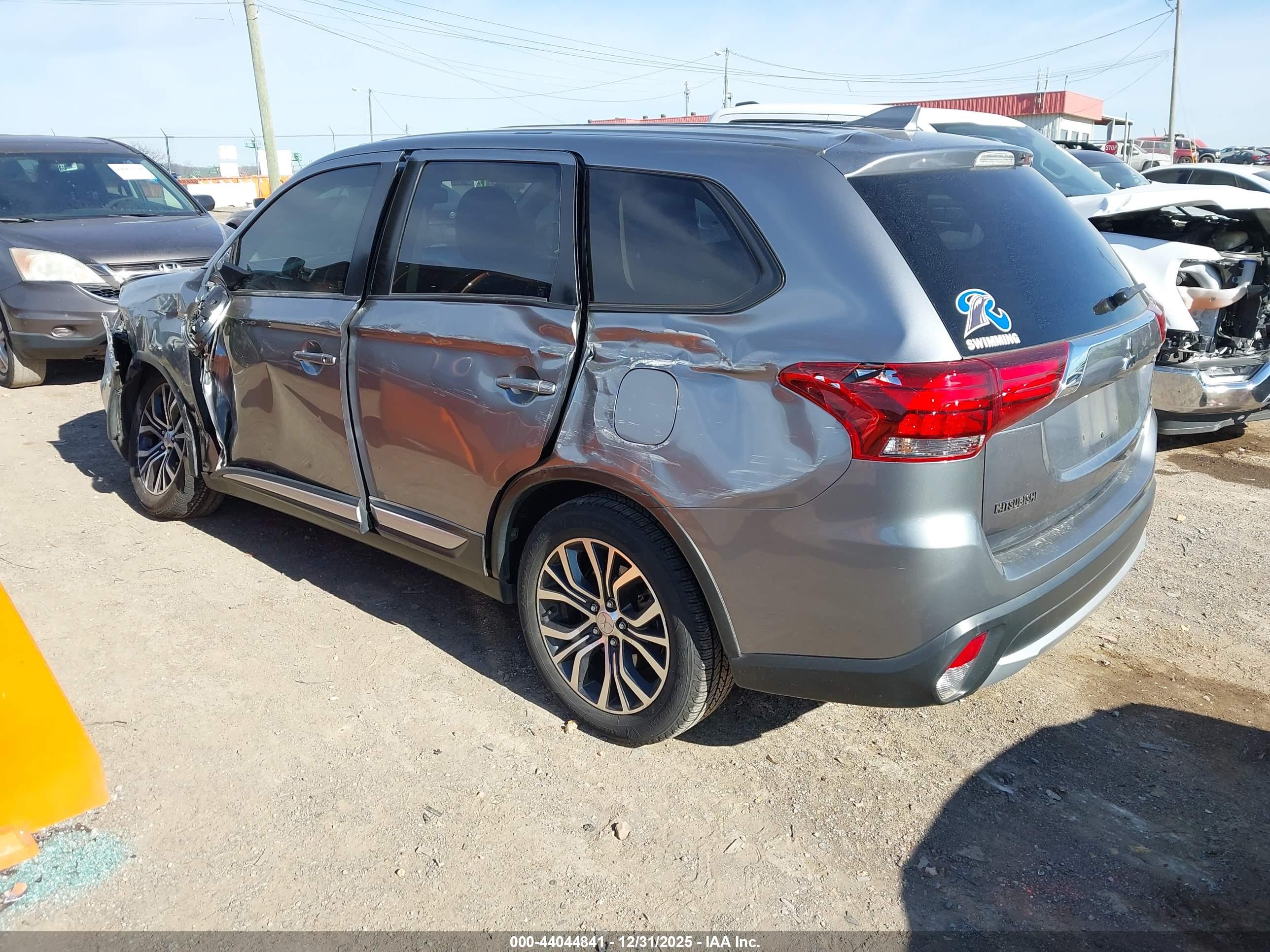 MITSUBISHI OUTLANDER image 3
