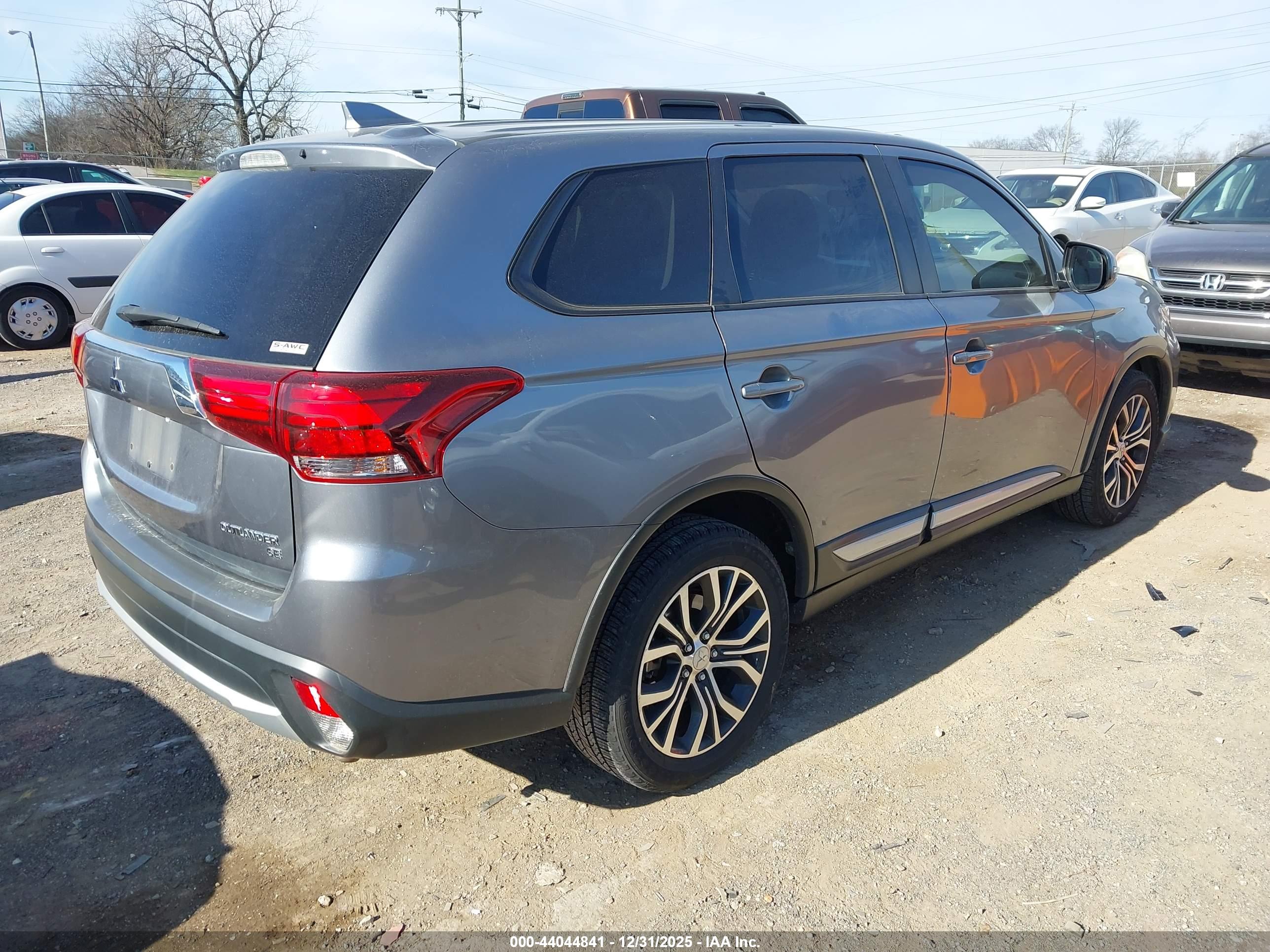 MITSUBISHI OUTLANDER image 4