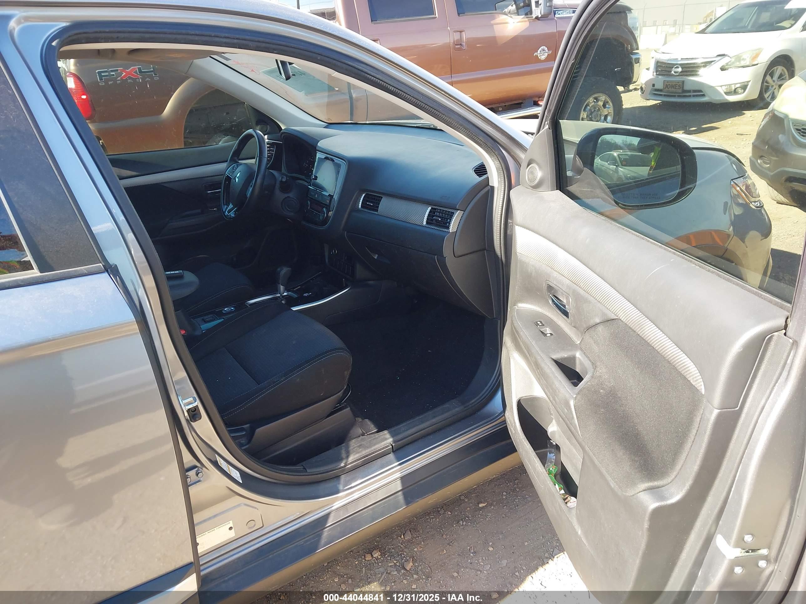 MITSUBISHI OUTLANDER image 5
