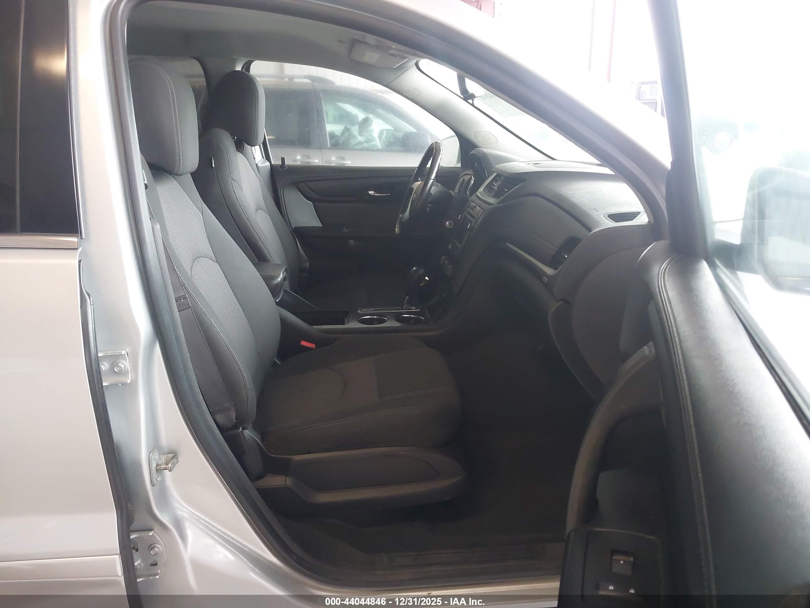 CHEVROLET TRAVERSE image 5
