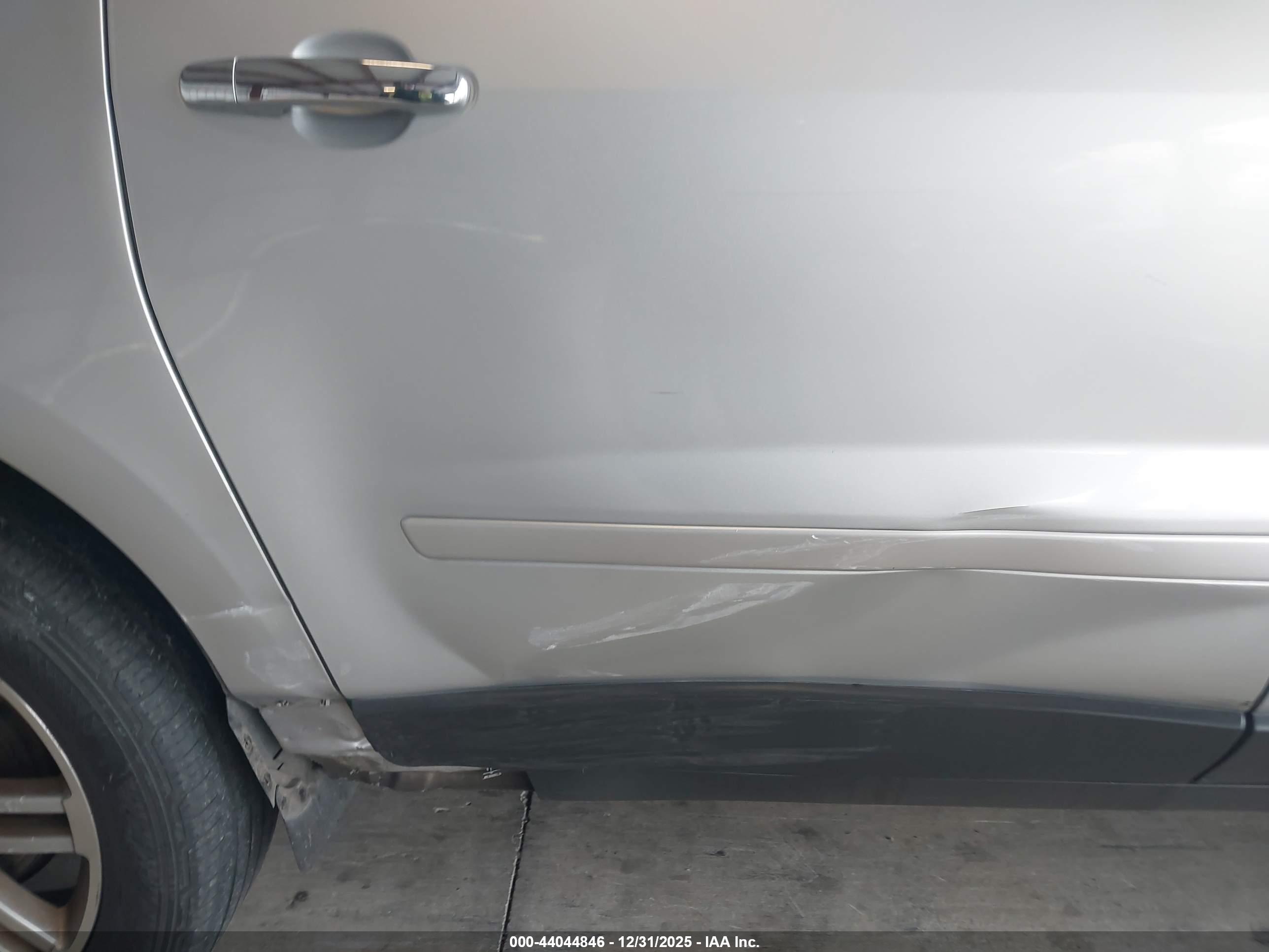 CHEVROLET TRAVERSE image 6