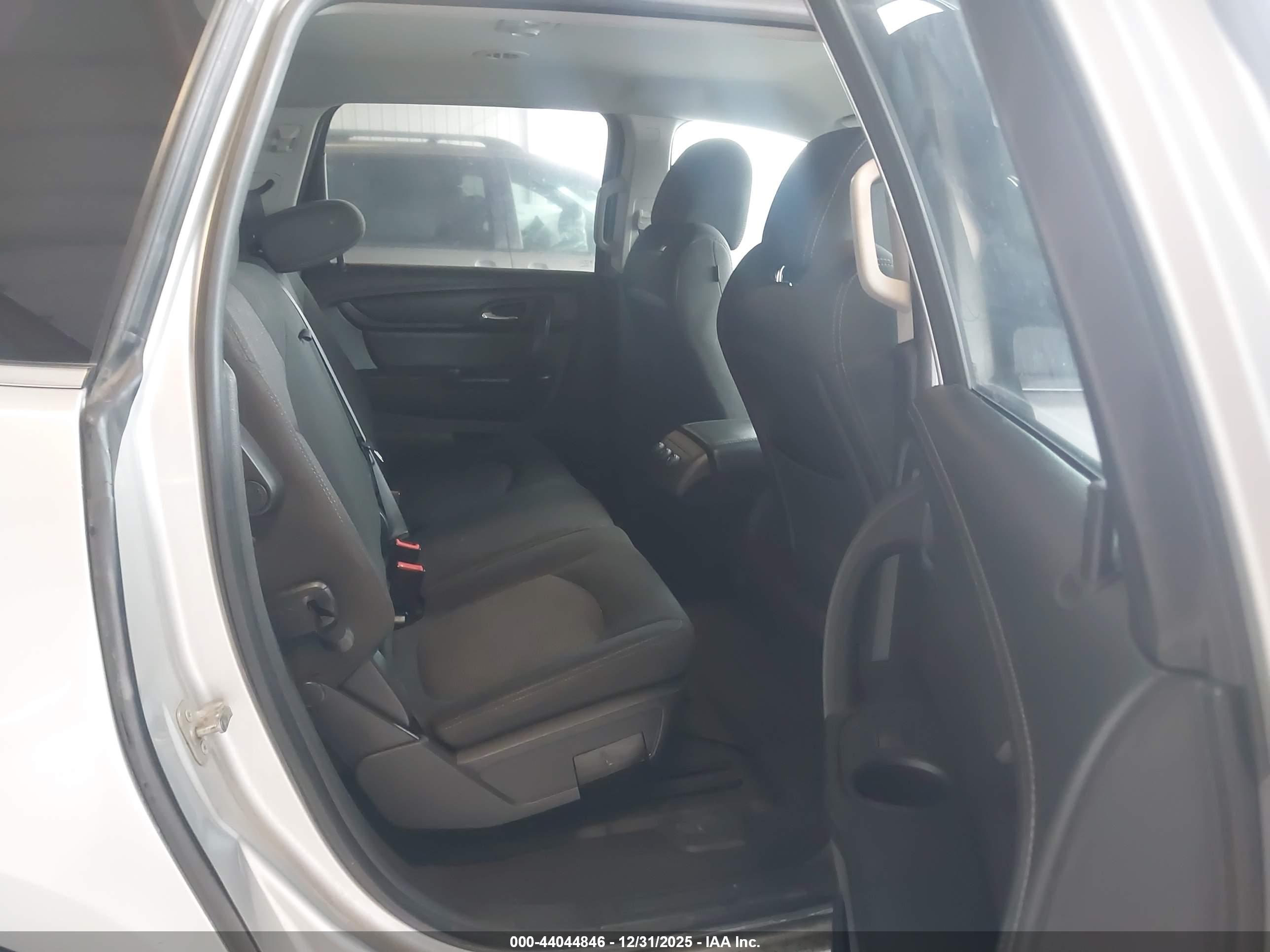 CHEVROLET TRAVERSE image 8