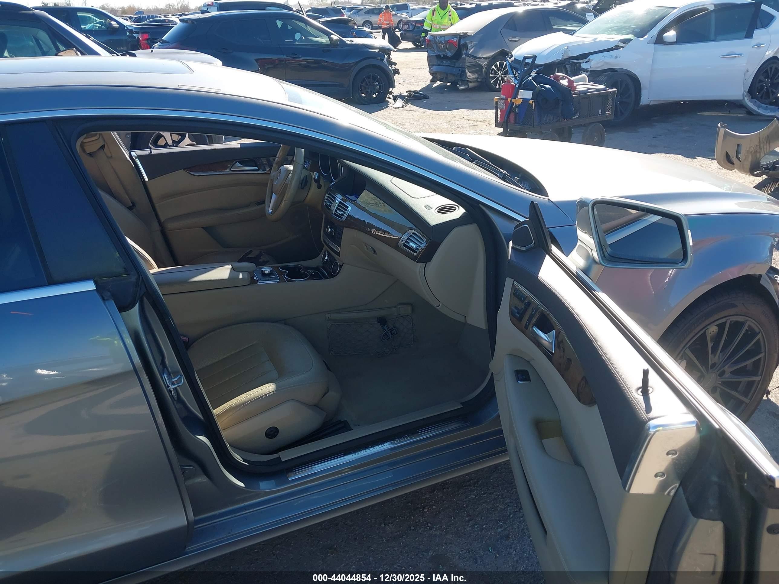 MERCEDES-BENZ CLS image 5