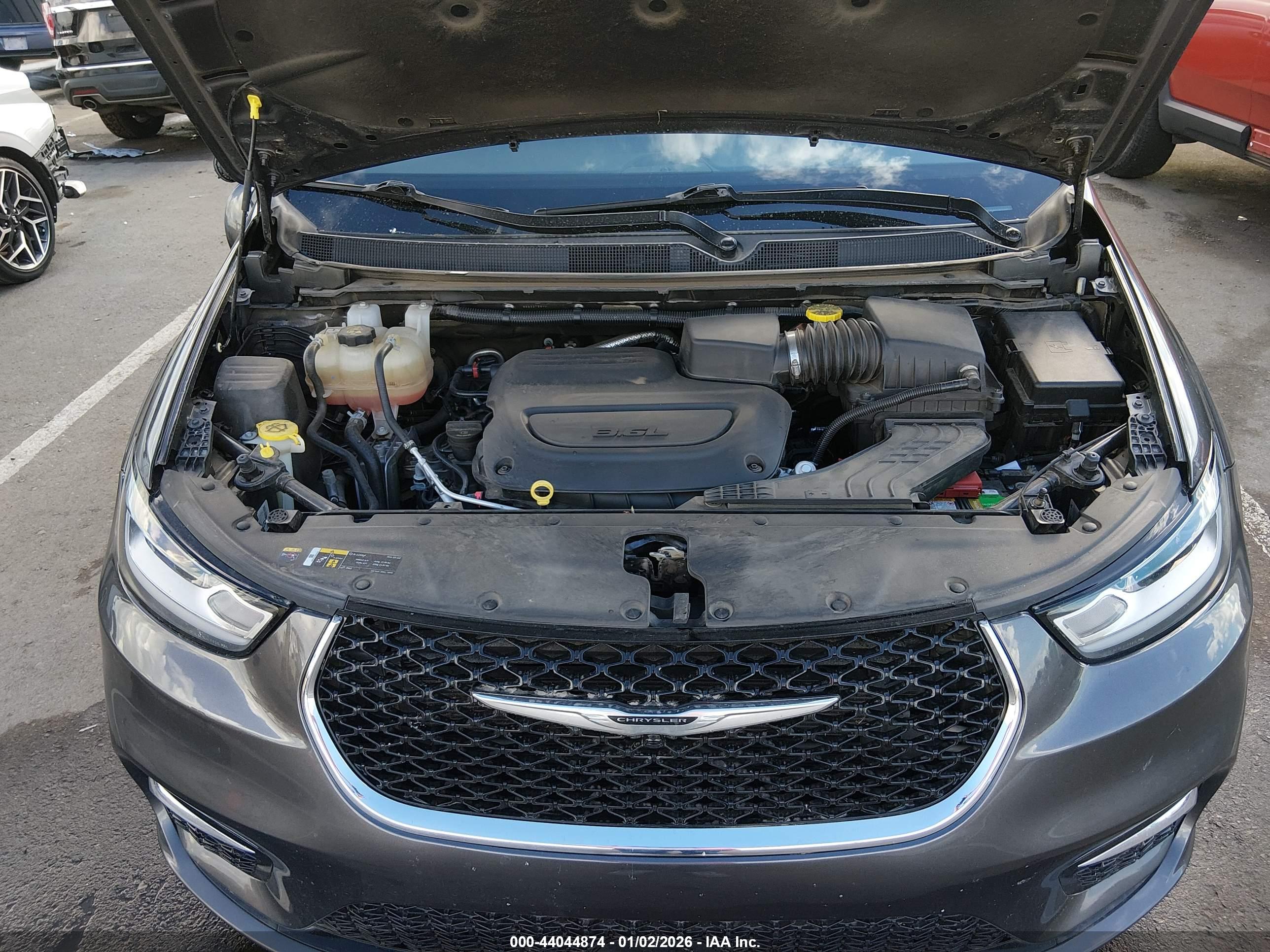 CHRYSLER PACIFICA image 10