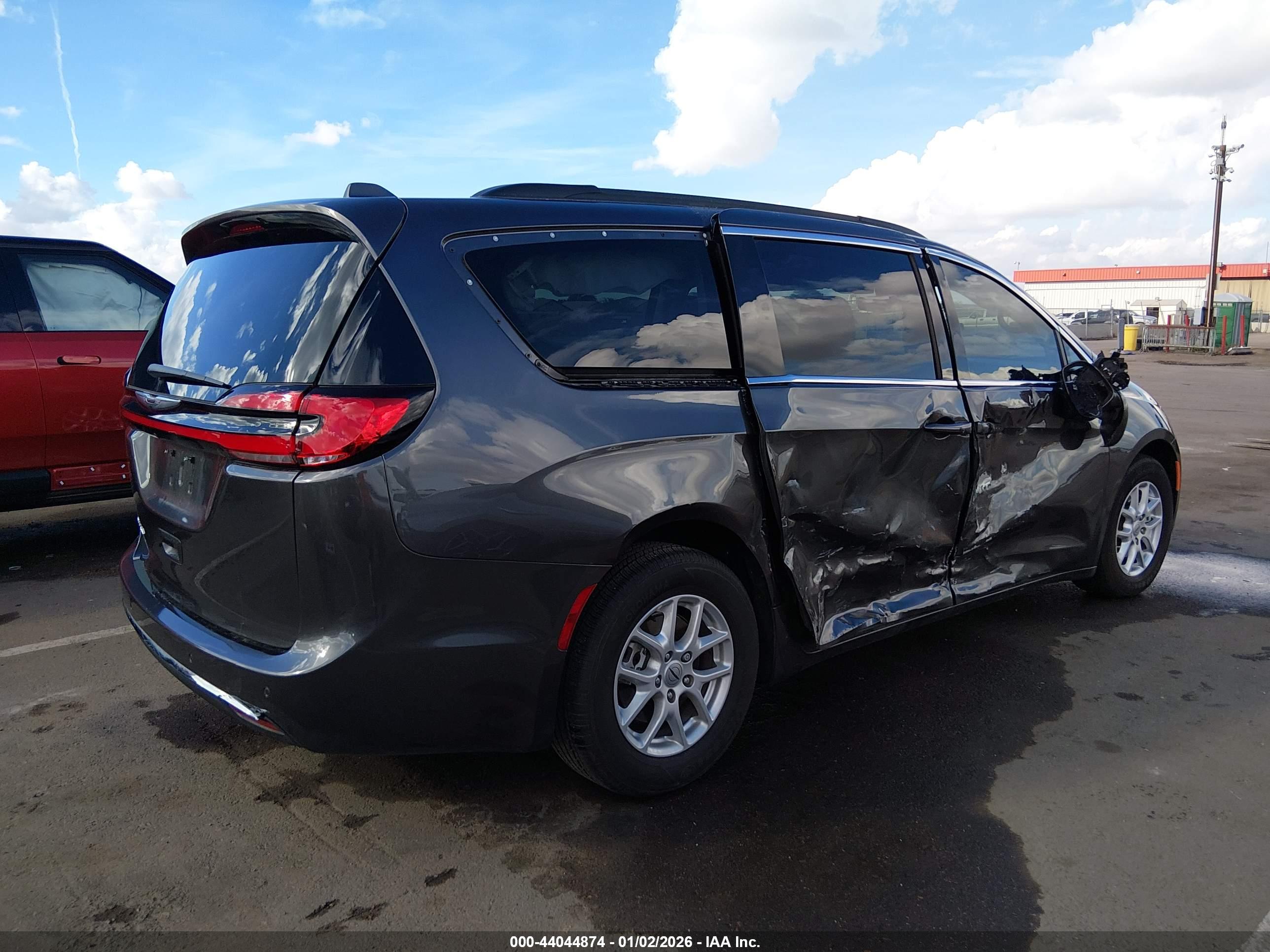 CHRYSLER PACIFICA image 4