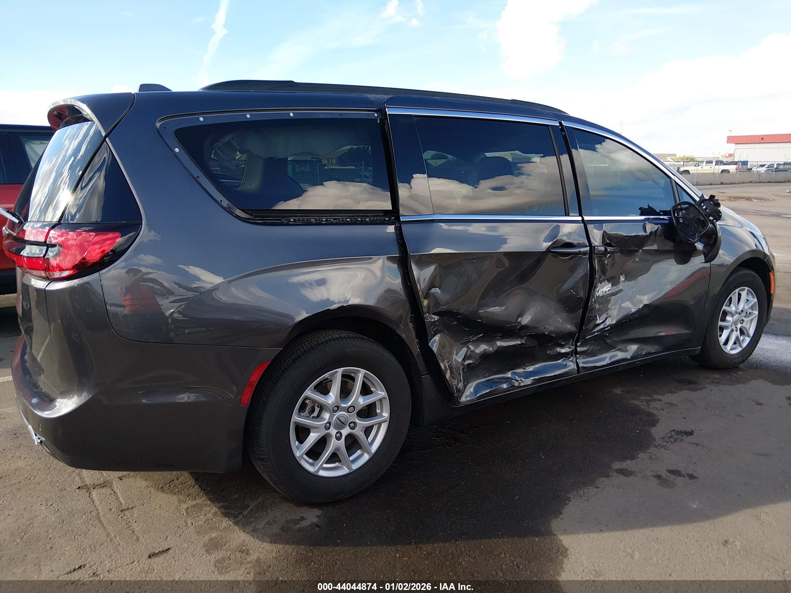CHRYSLER PACIFICA image 6