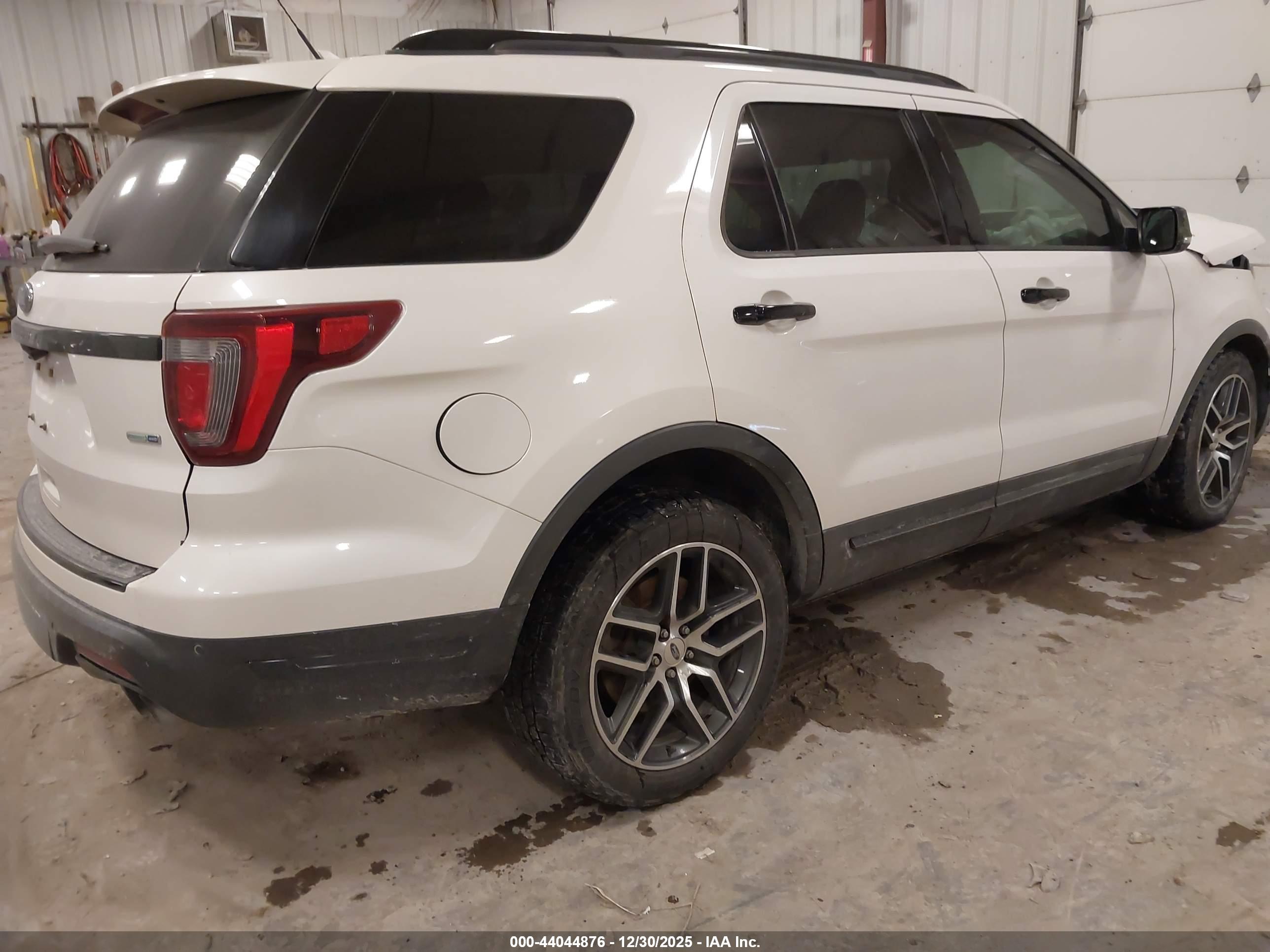 FORD EXPLORER image 4