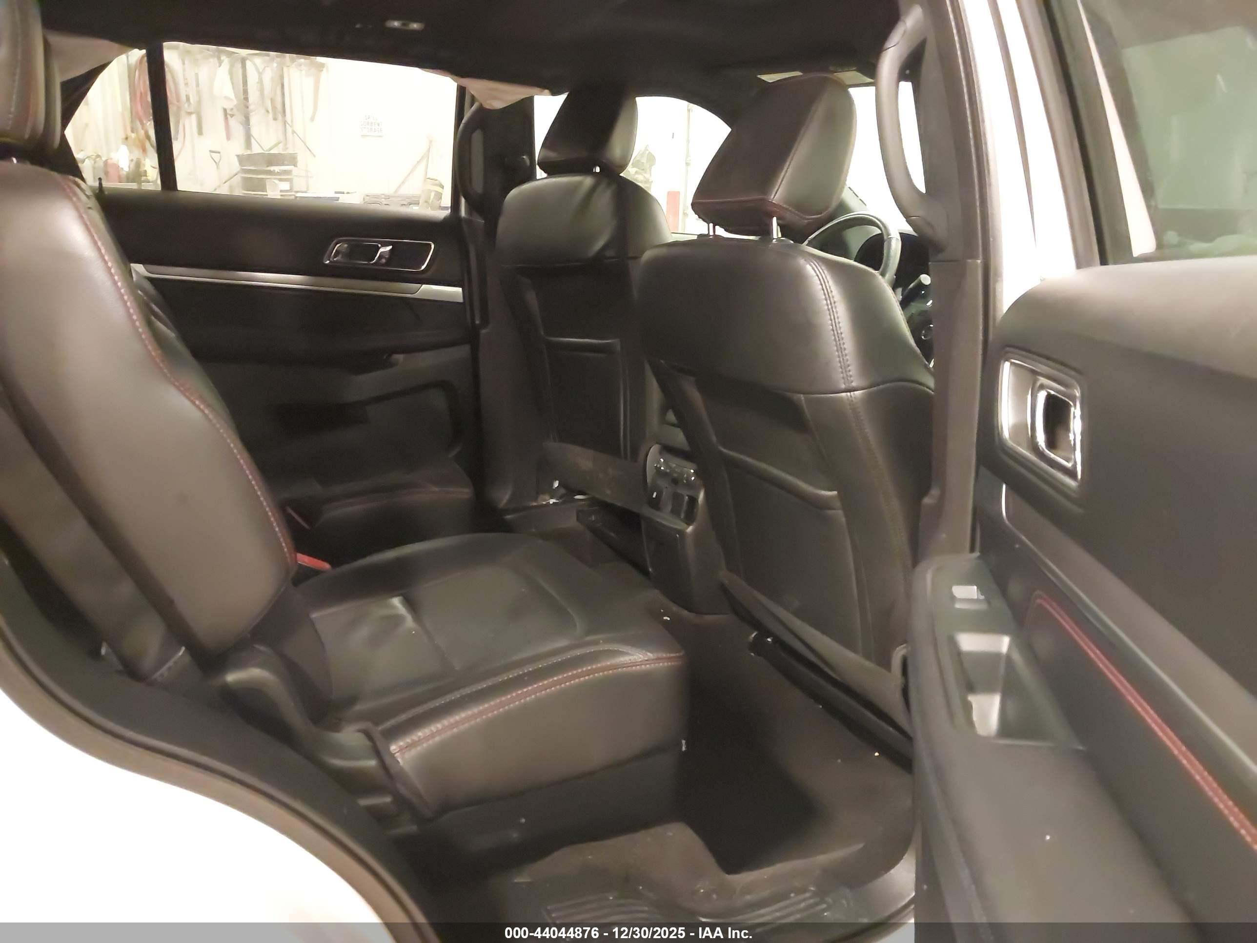 FORD EXPLORER image 8